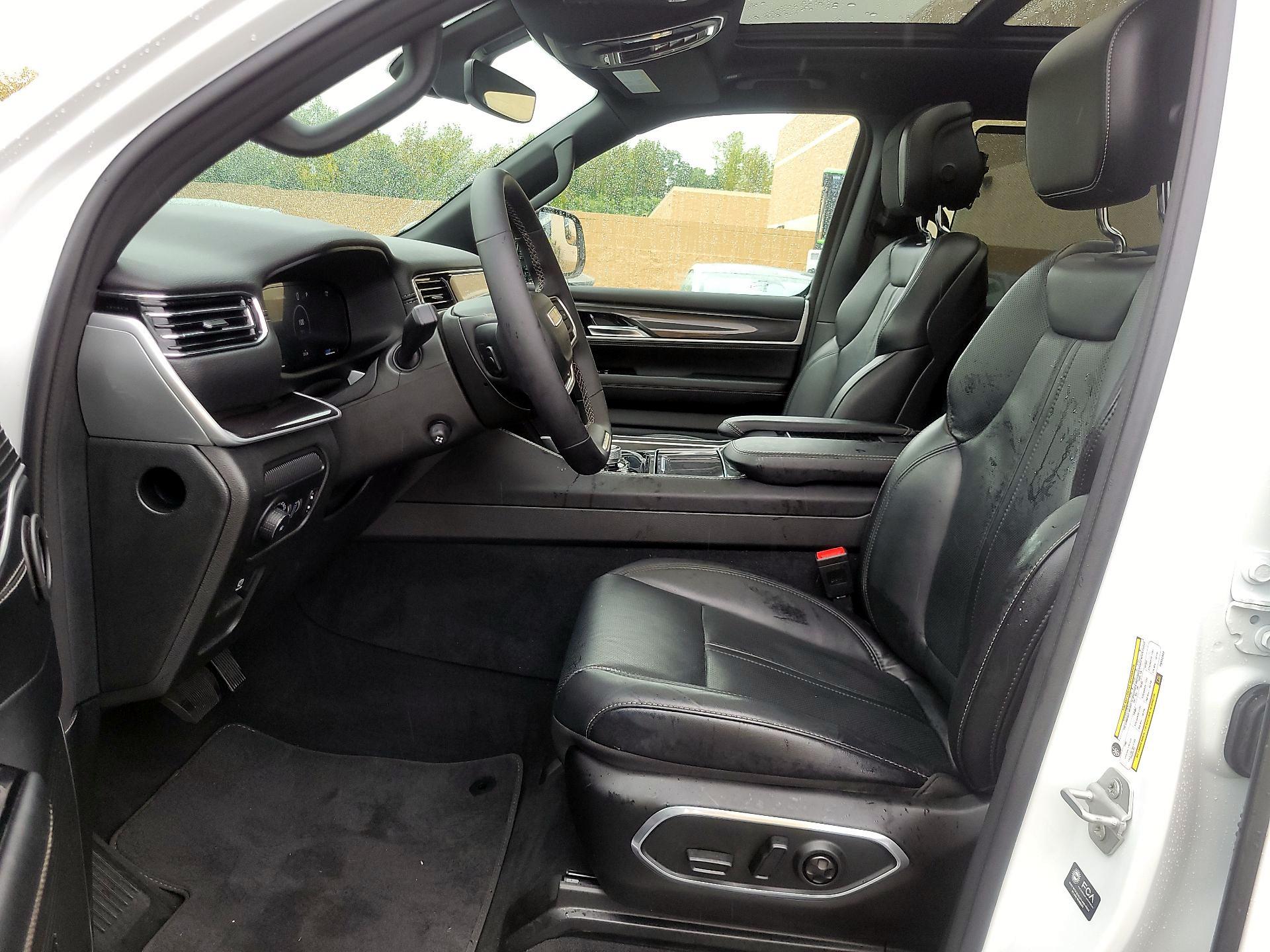 Thumbnail: 2023 Jeep Wagoneer - 9