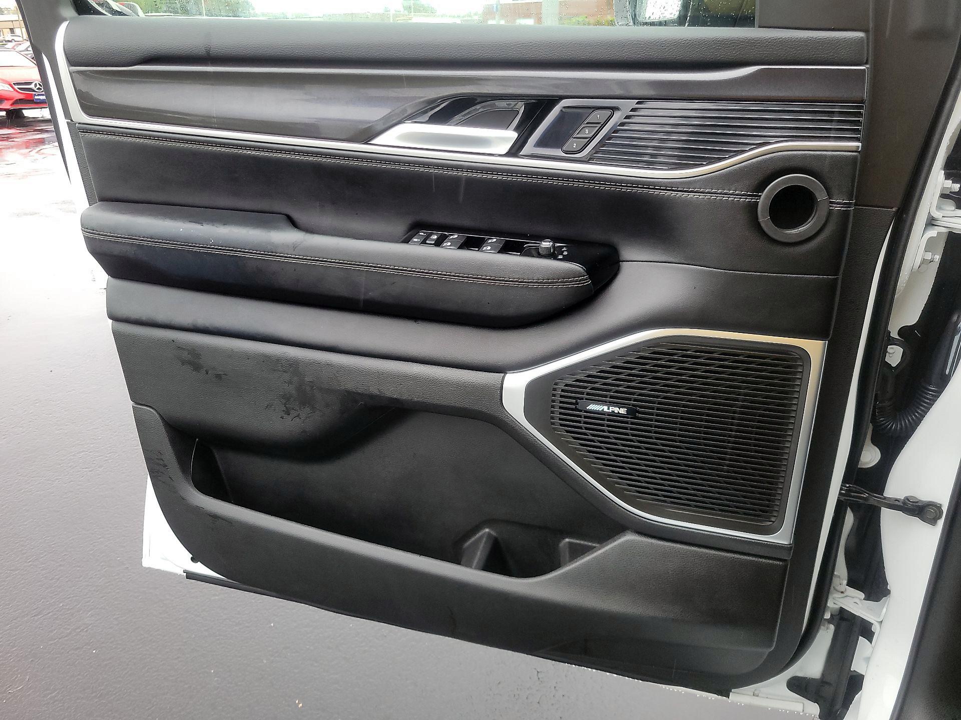 Thumbnail: 2023 Jeep Wagoneer - 10