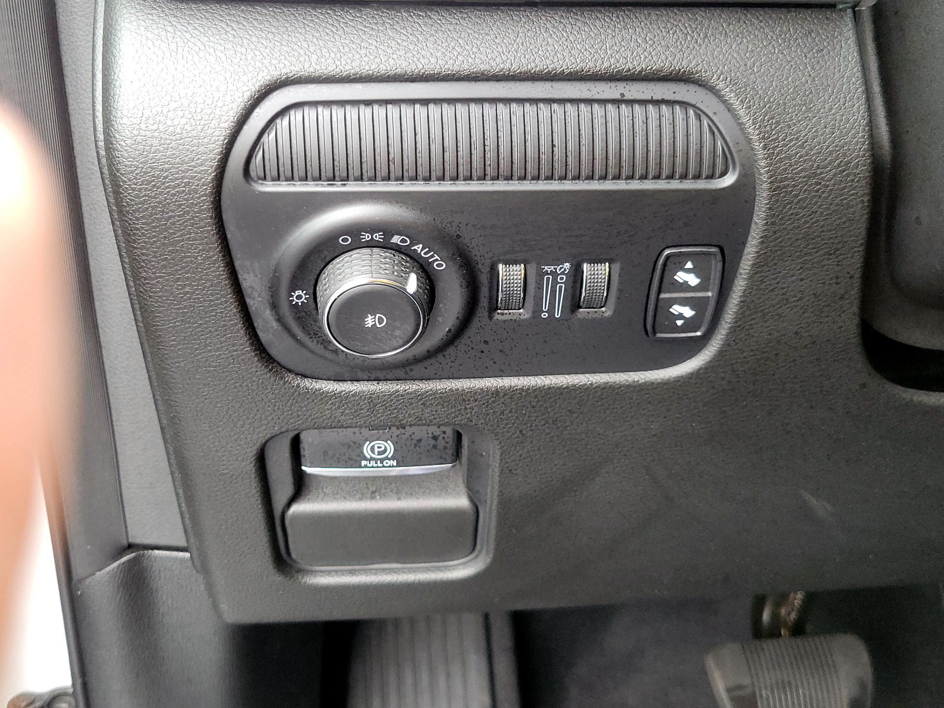 Thumbnail: 2023 Jeep Wagoneer - 11