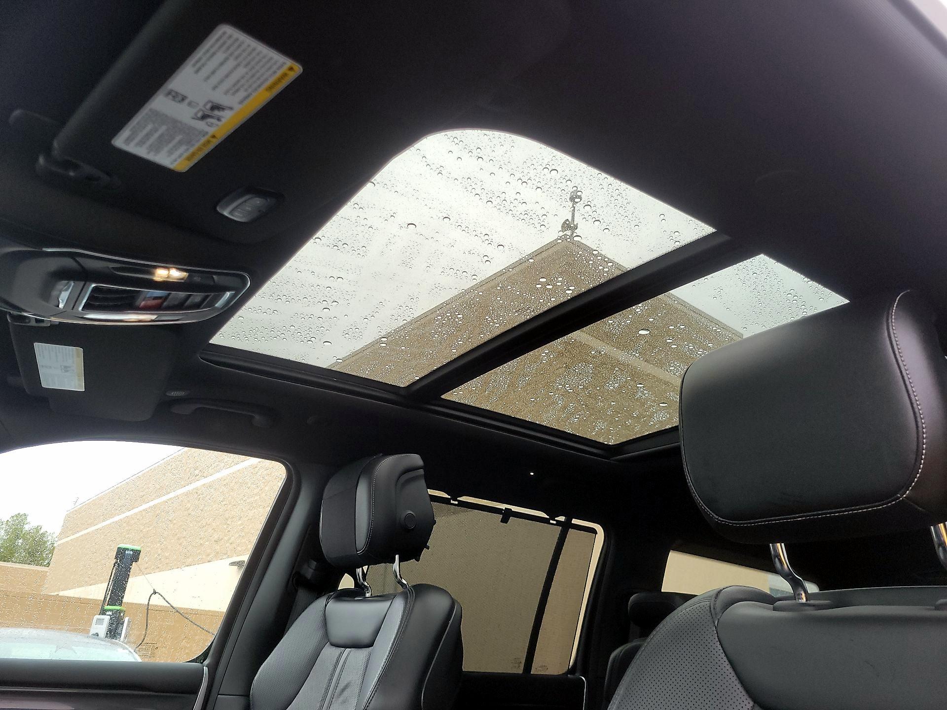 Thumbnail: 2023 Jeep Wagoneer - 18