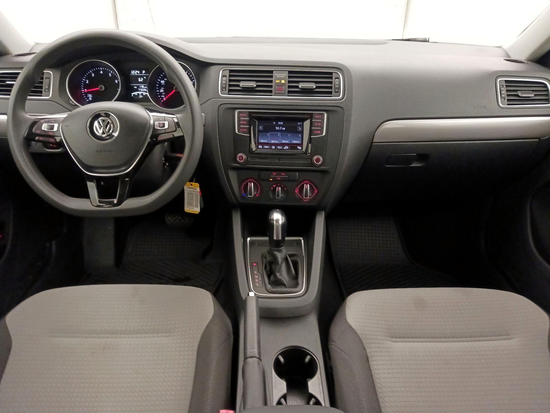 Thumbnail: 2017 Volkswagen Jetta - 9