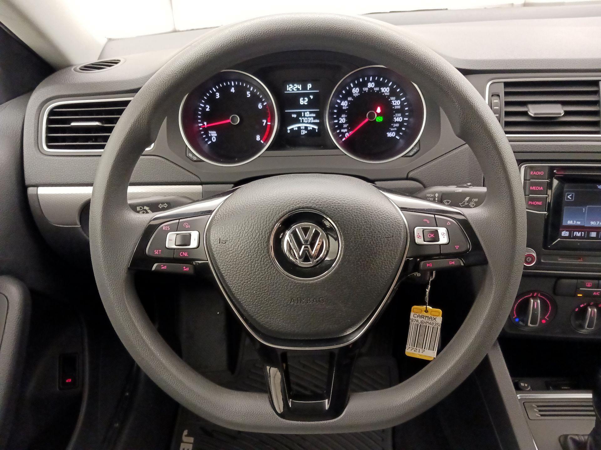 Thumbnail: 2017 Volkswagen Jetta - 10