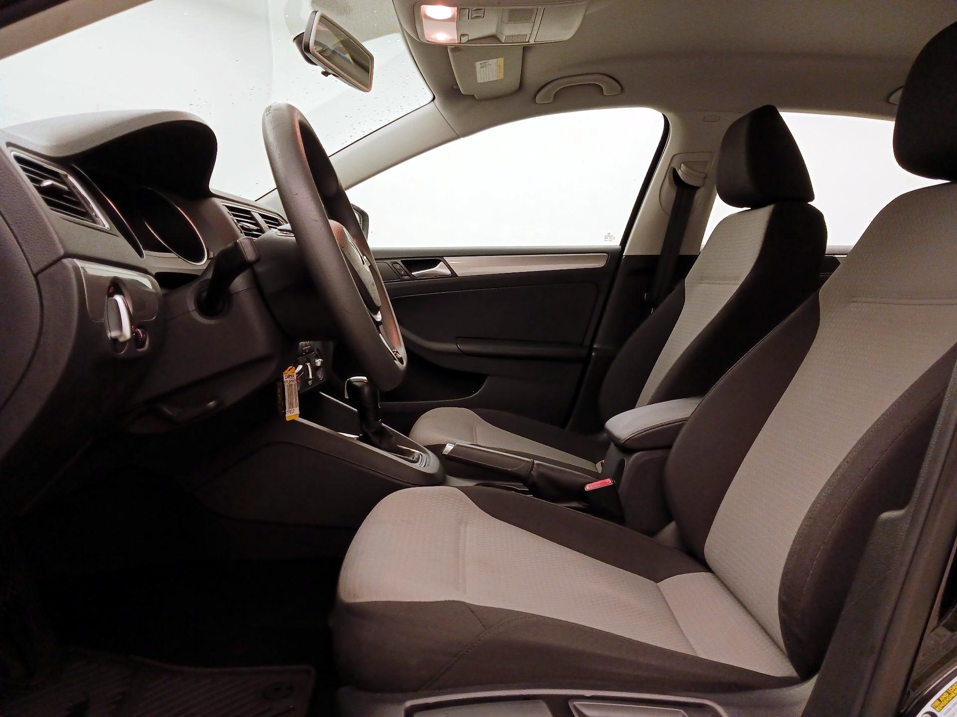 Thumbnail: 2017 Volkswagen Jetta - 11