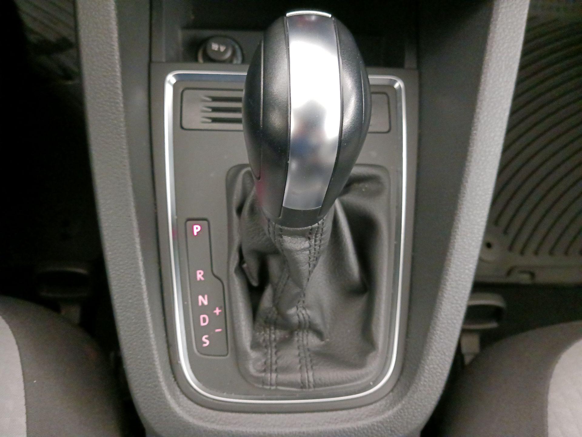 Thumbnail: 2017 Volkswagen Jetta - 17