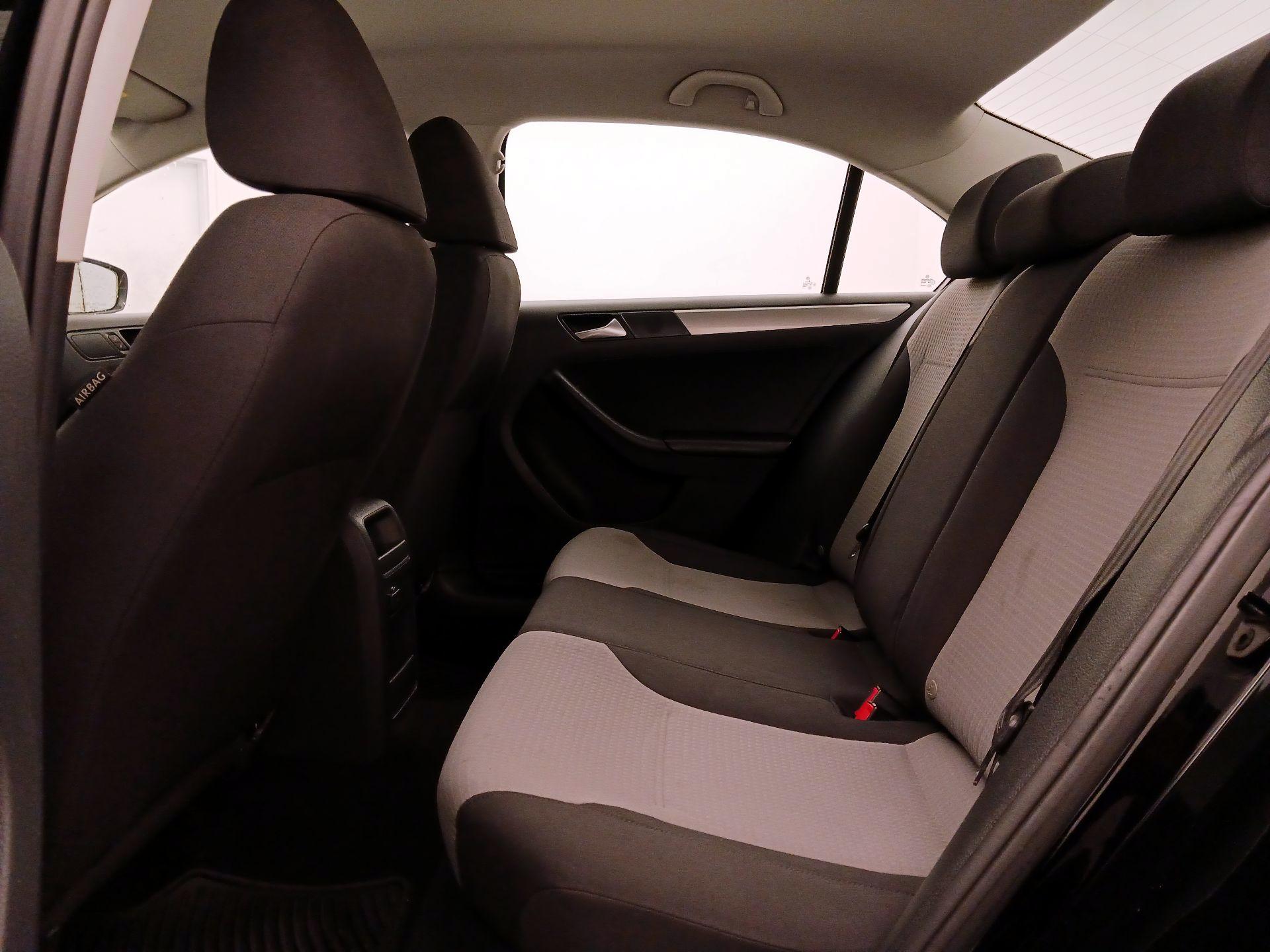 Thumbnail: 2017 Volkswagen Jetta - 19