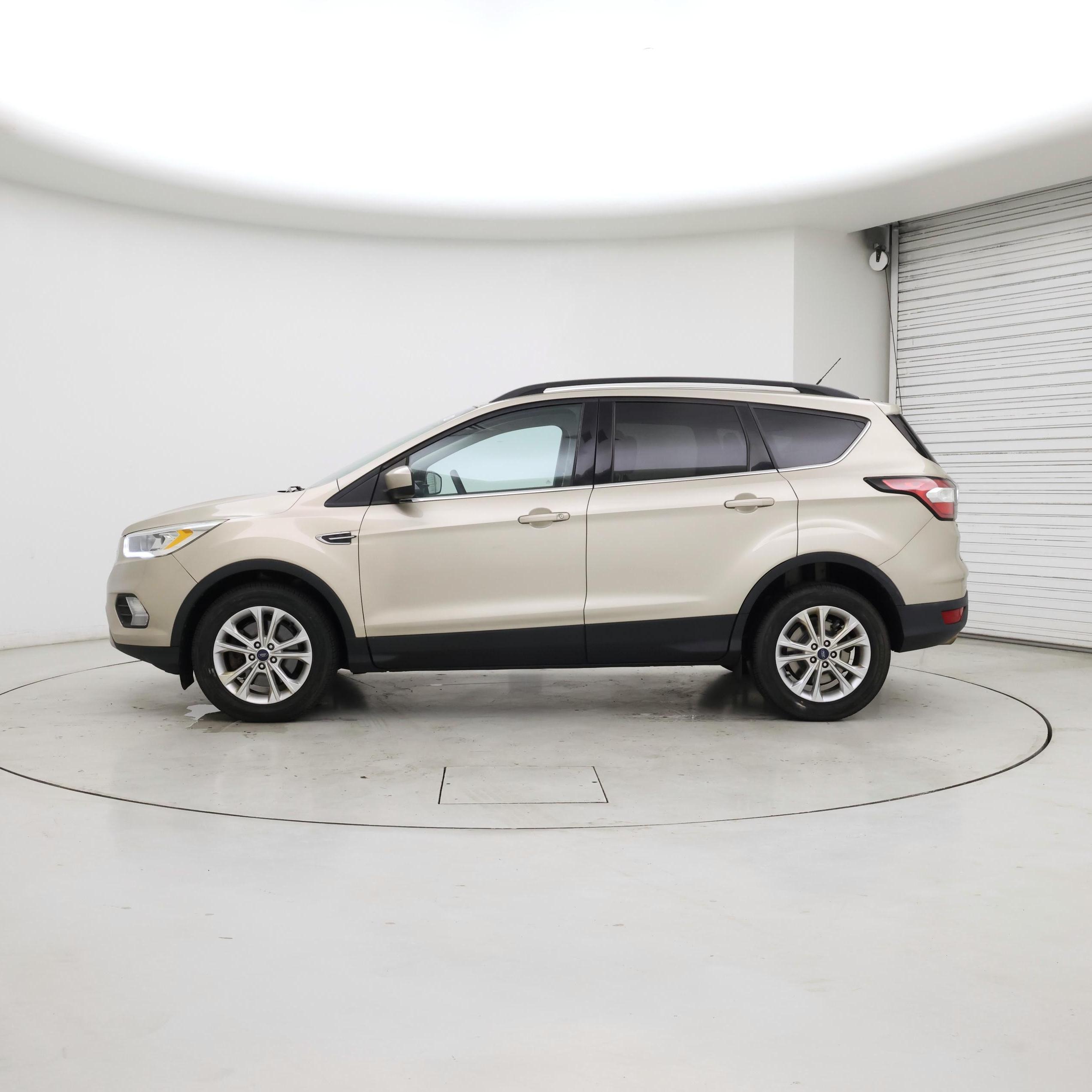Thumbnail: 2017 Ford Escape - 3