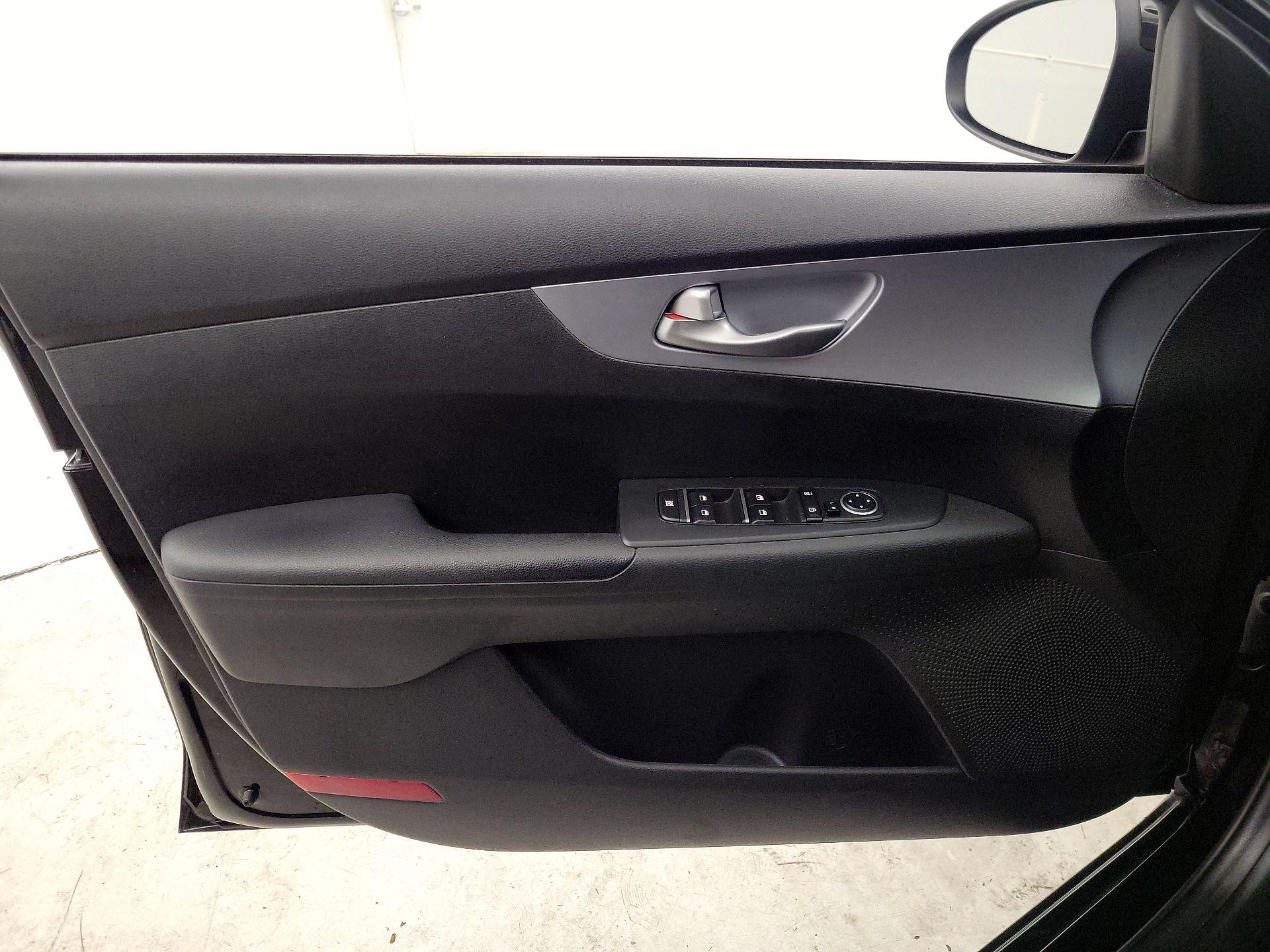 Thumbnail: 2023 Kia Forte - 12