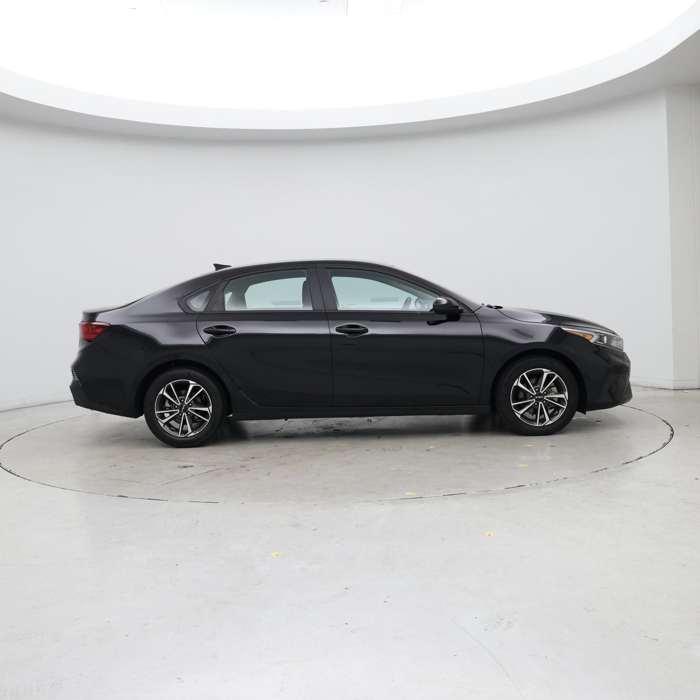 Thumbnail: 2023 Kia Forte - 7