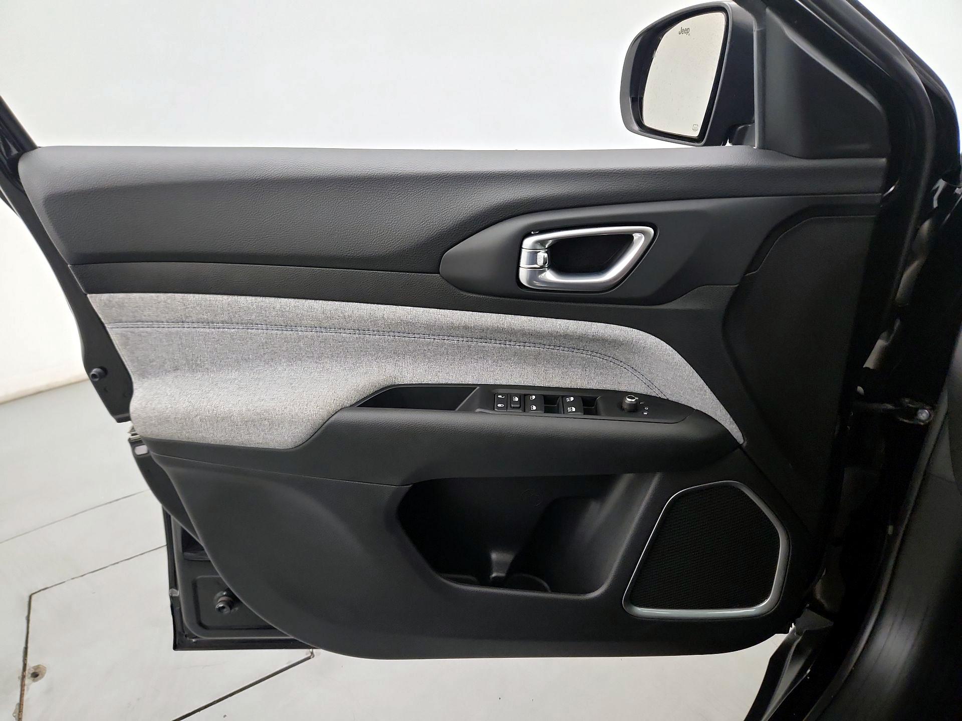 Thumbnail: 2022 Jeep Compass - 12