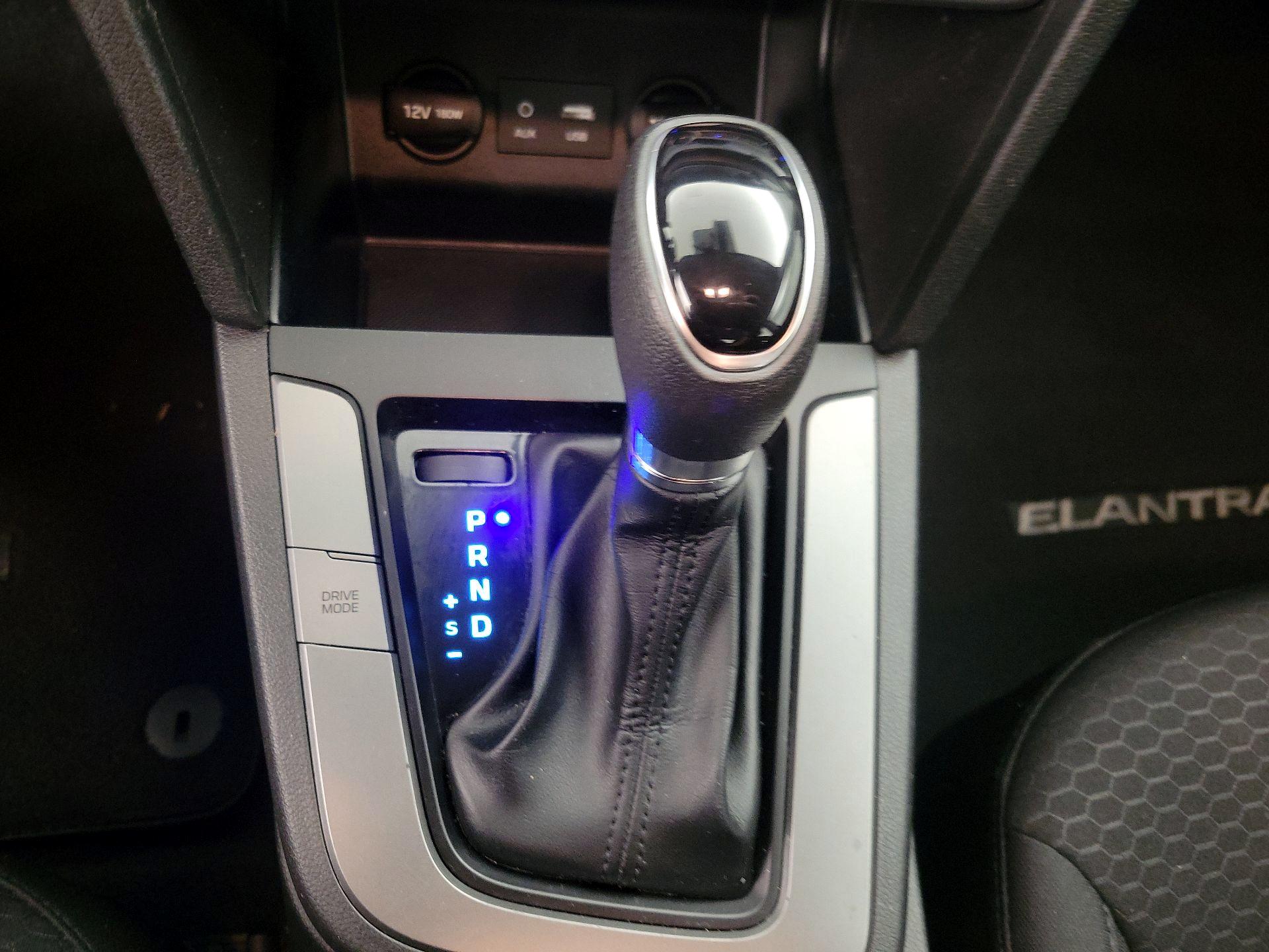 Thumbnail: 2020 Hyundai Elantra - 17