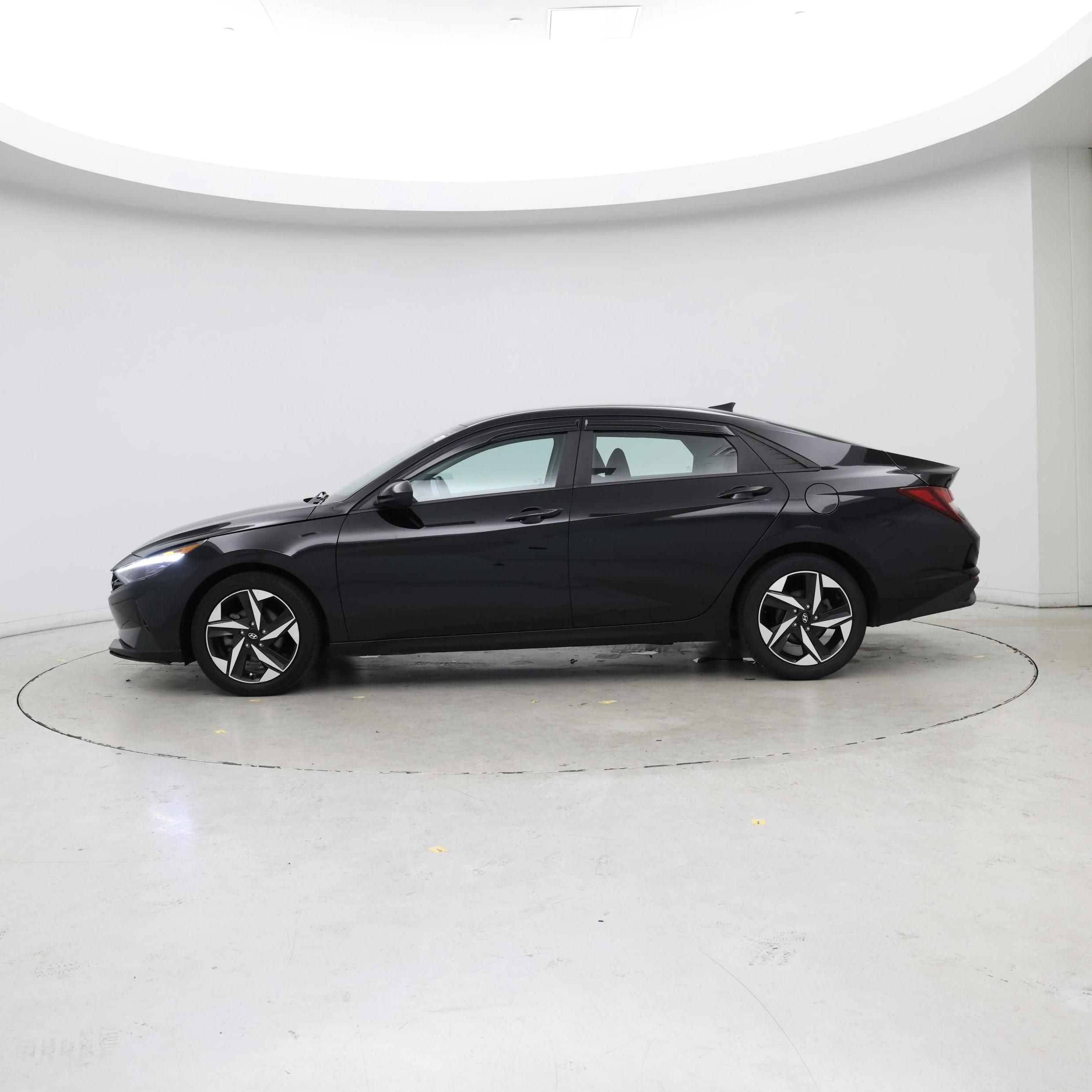 Thumbnail: 2023 Hyundai Elantra - 3