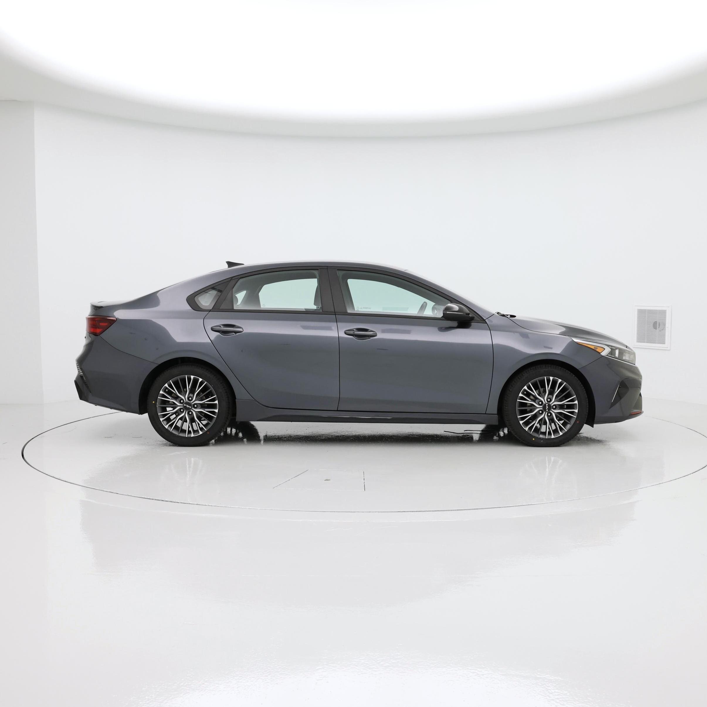 Thumbnail: 2023 Kia Forte - 7