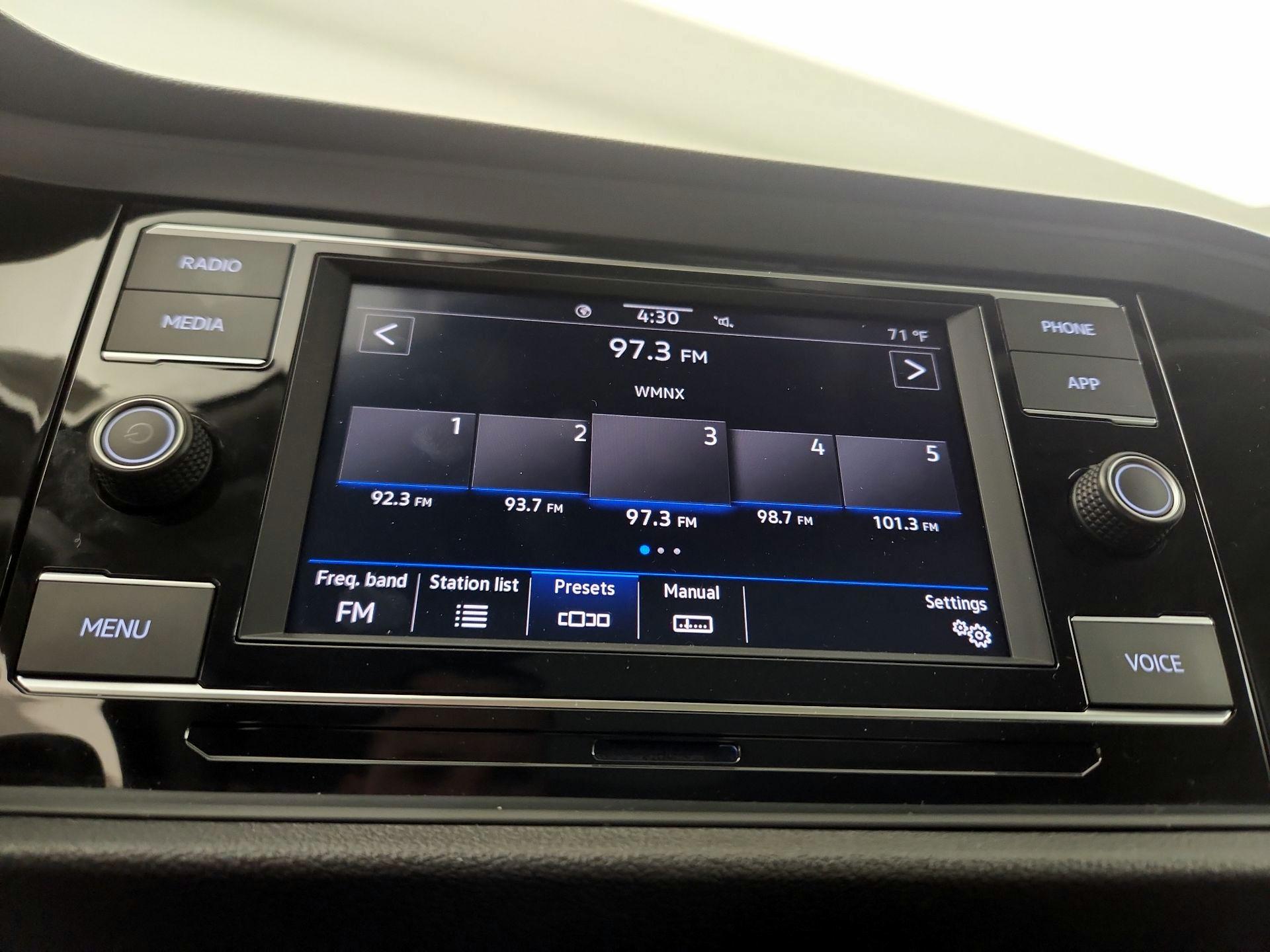 Thumbnail: 2023 Volkswagen Jetta - 15