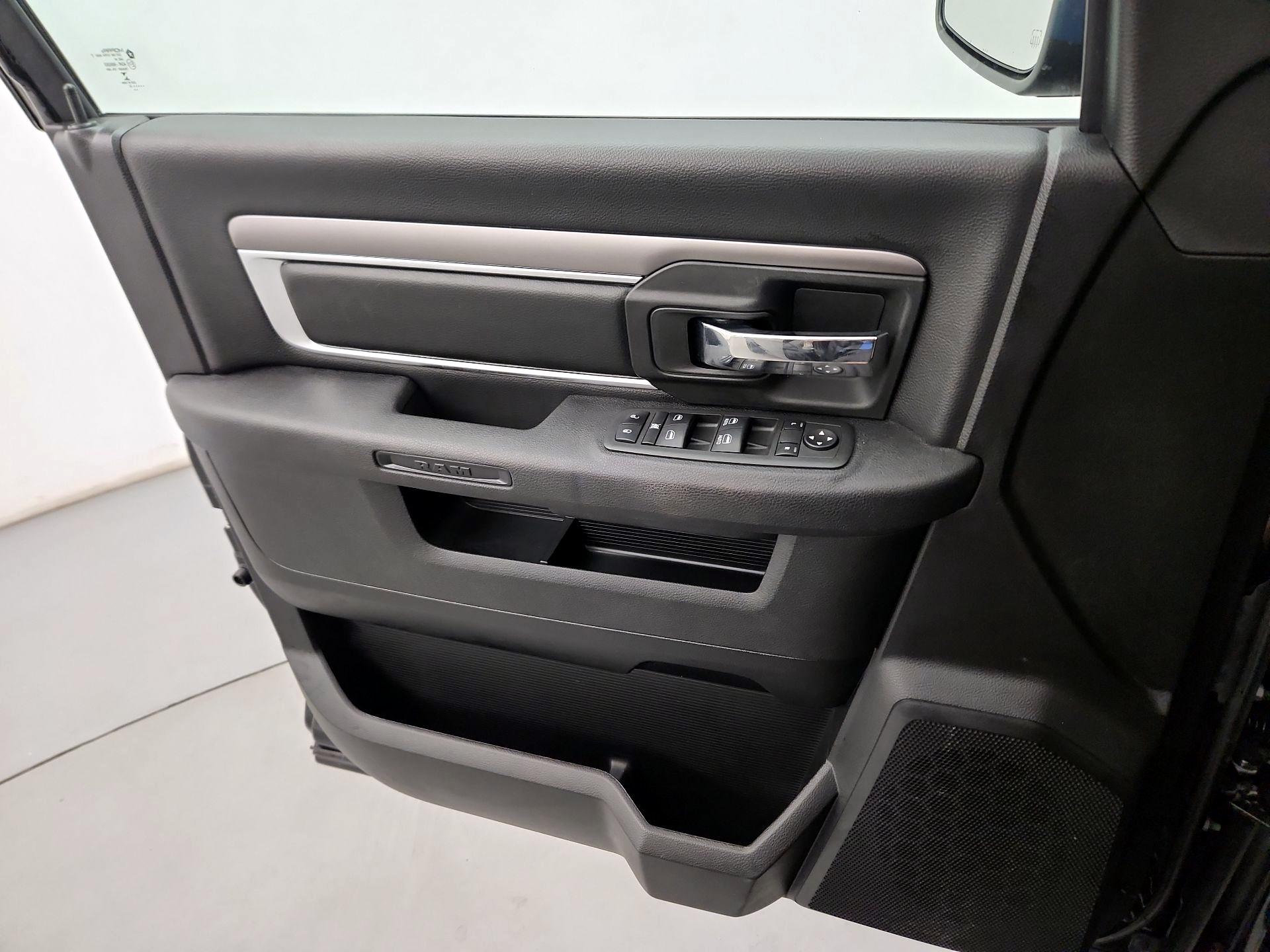 Thumbnail: 2022 RAM 1500 Classic - 12