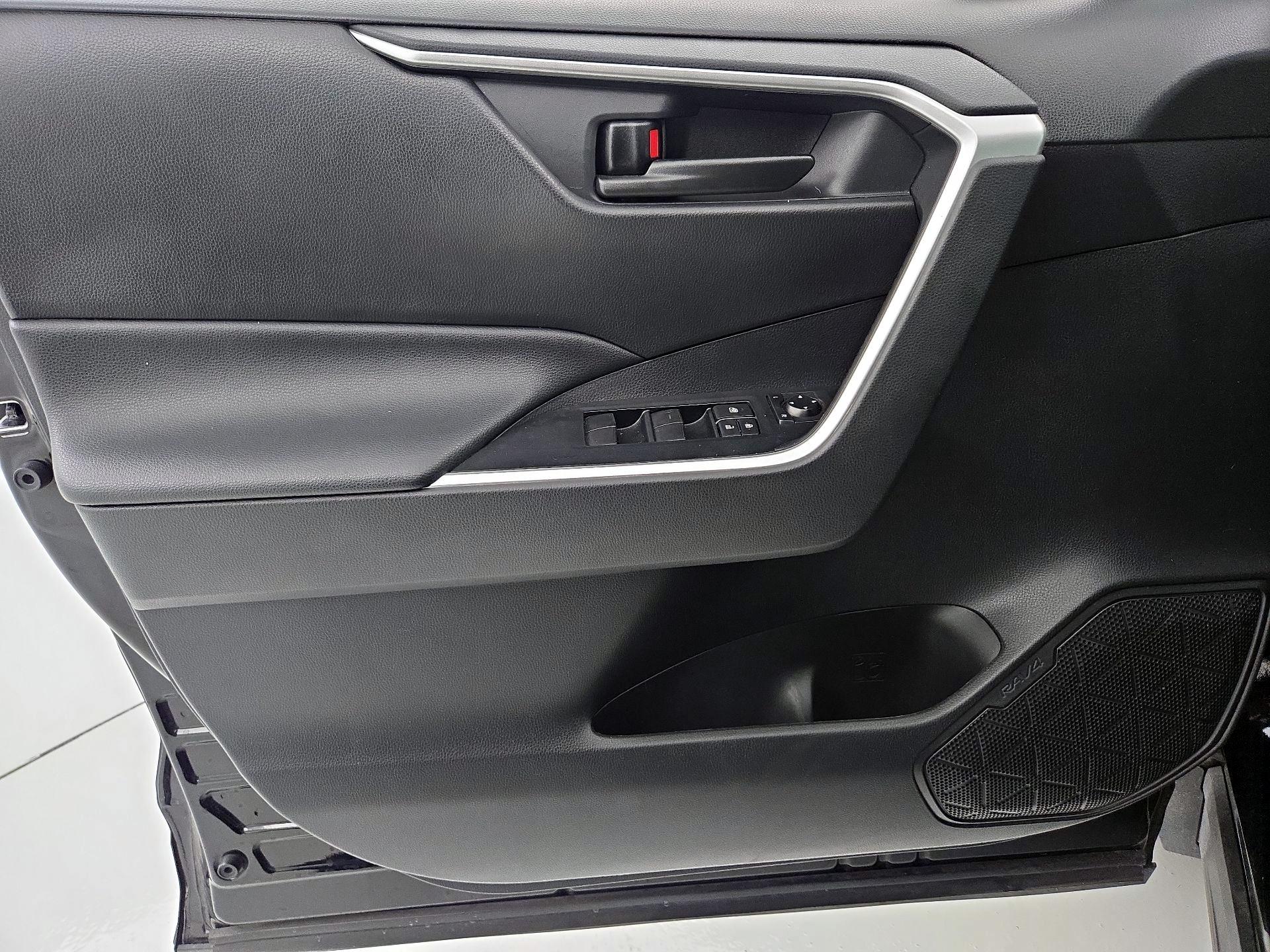 Thumbnail: 2020 Toyota RAV4 - 12