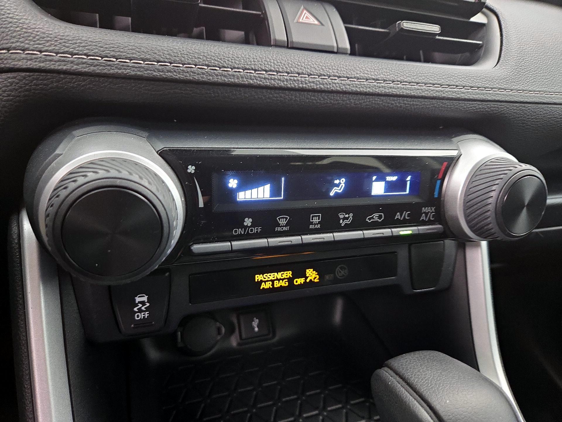 Thumbnail: 2020 Toyota RAV4 - 16