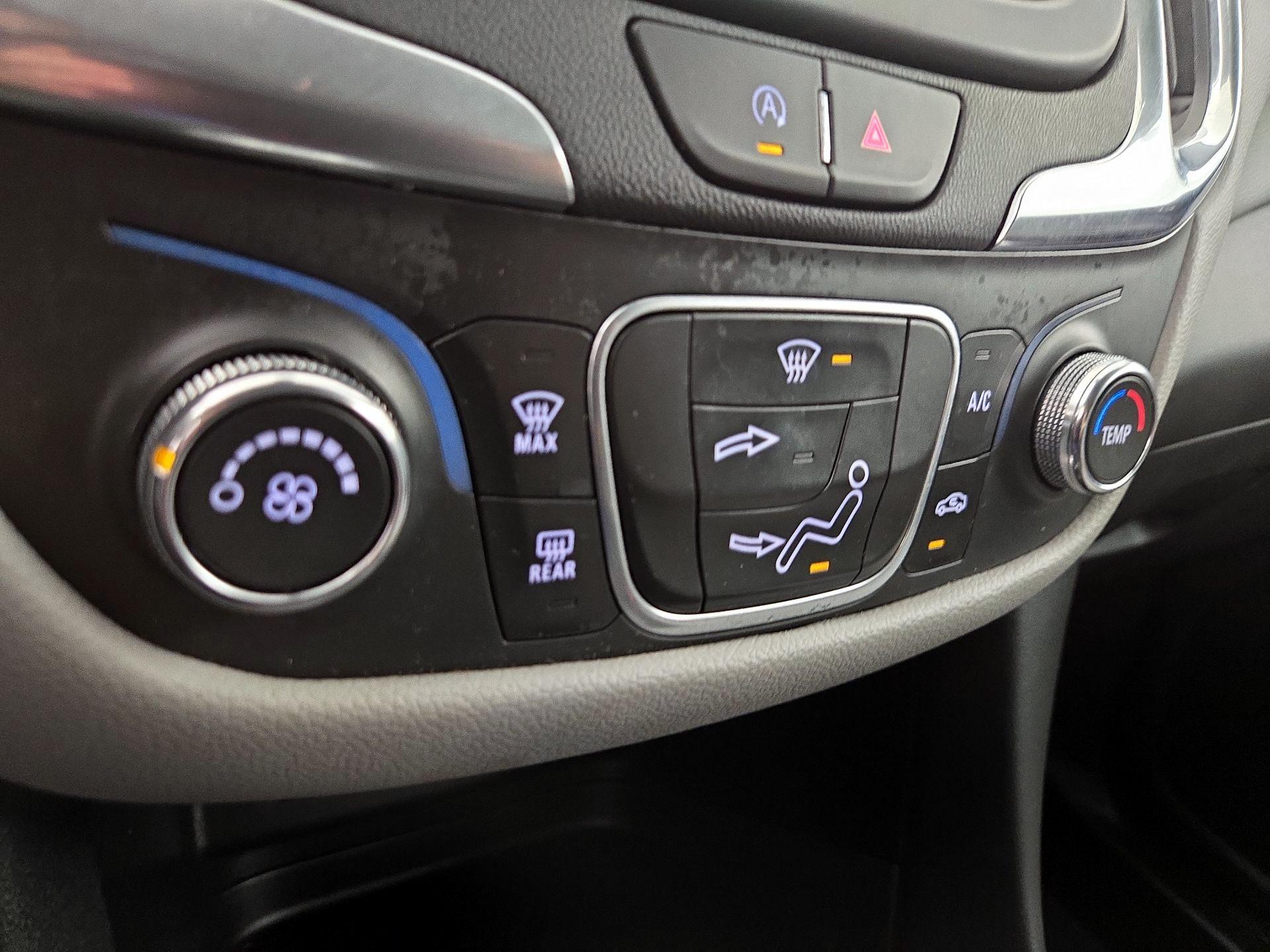 Thumbnail: 2022 Chevrolet Equinox - 16