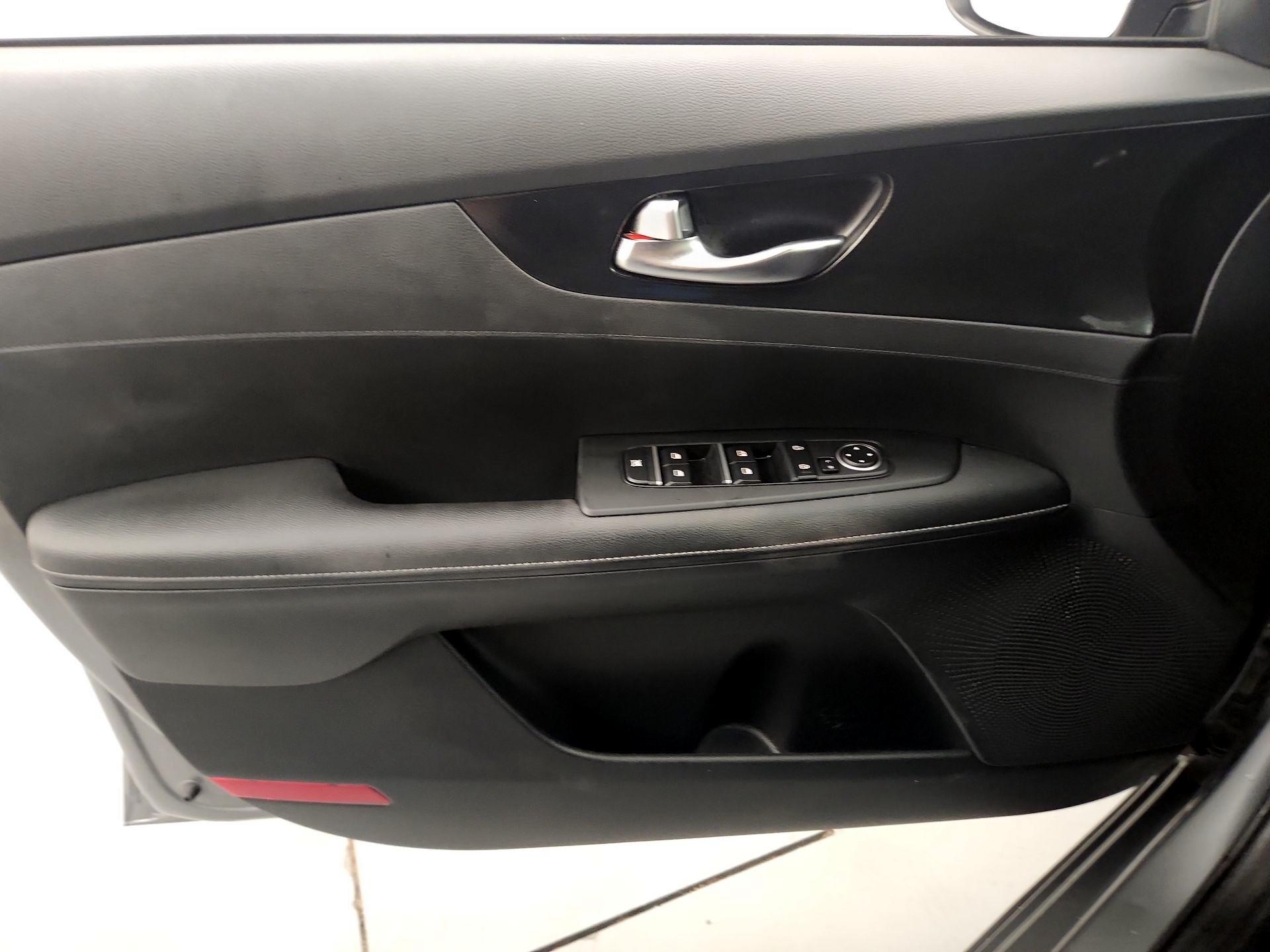 Thumbnail: 2022 Kia Forte - 12