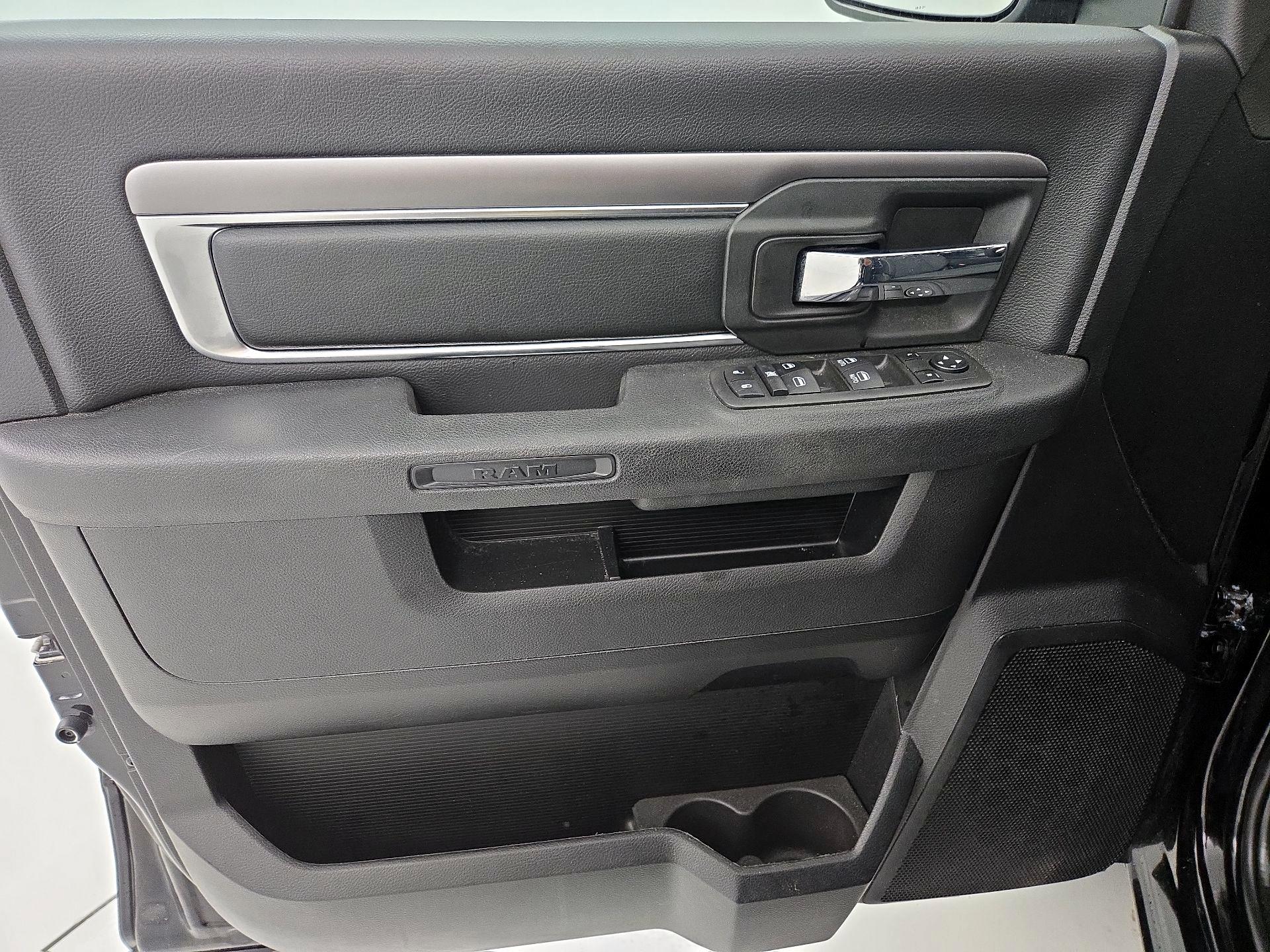 Thumbnail: 2022 RAM 1500 Classic - 12