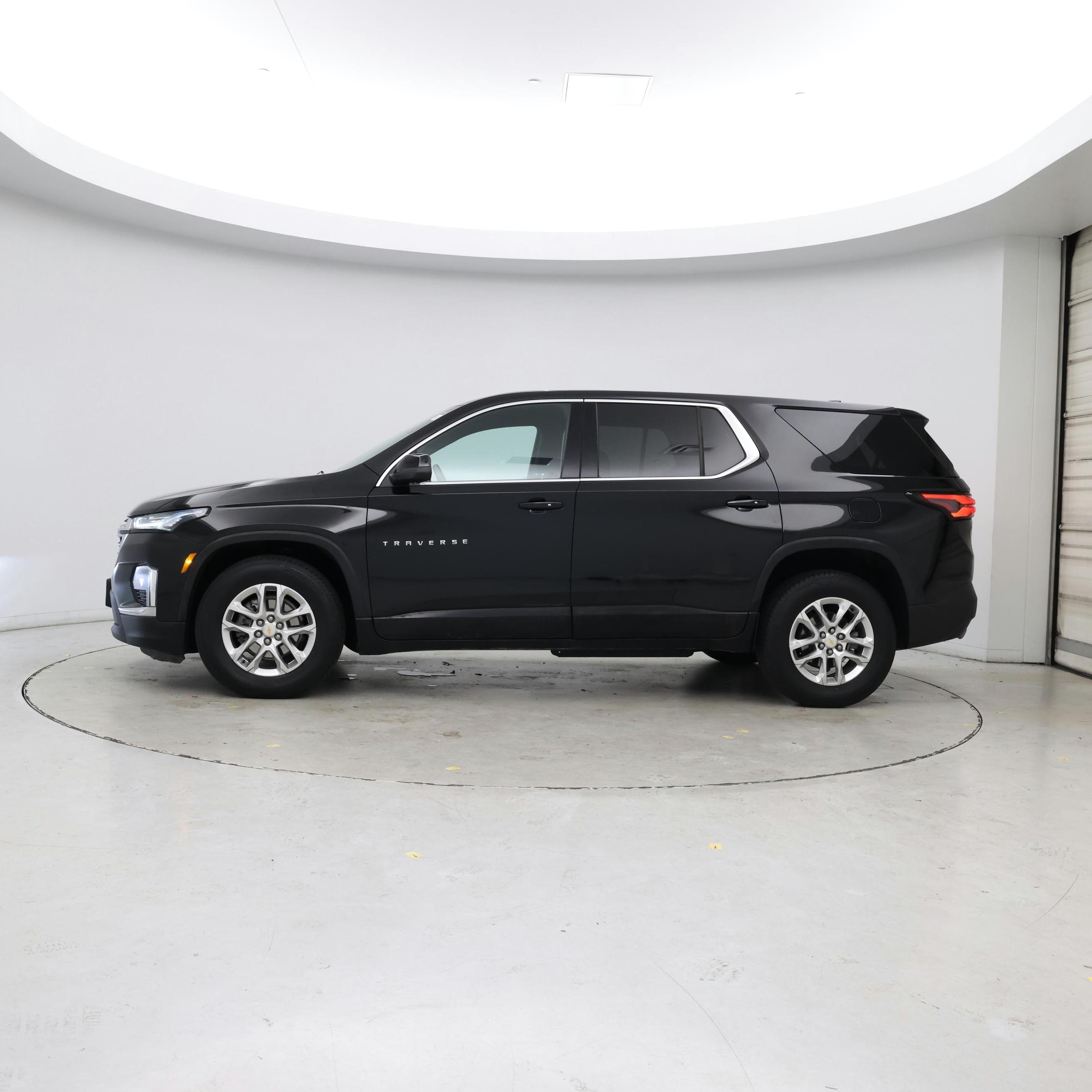 Thumbnail: 2022 Chevrolet Traverse - 3