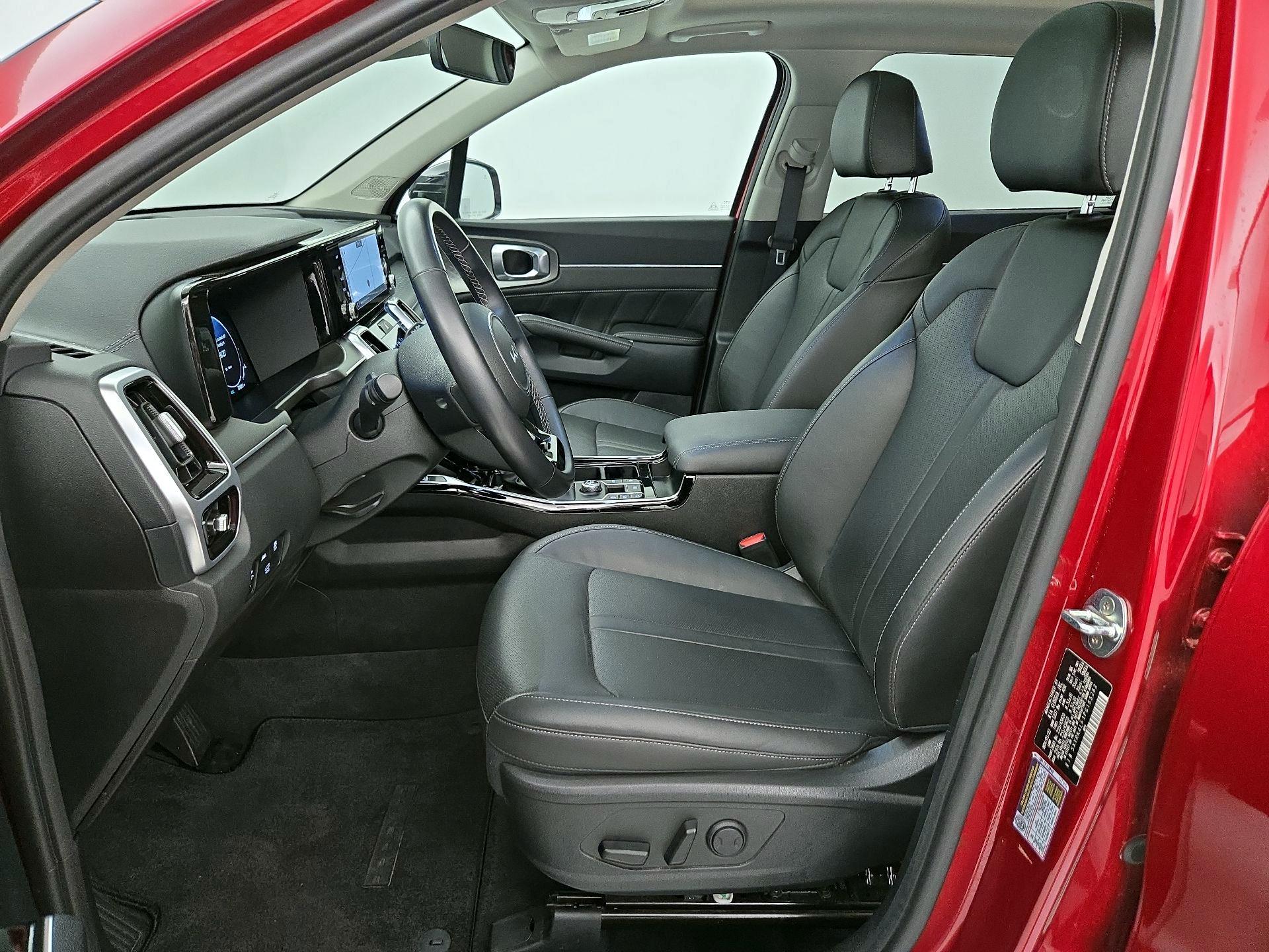 Thumbnail: 2023 Kia Sorento - 11