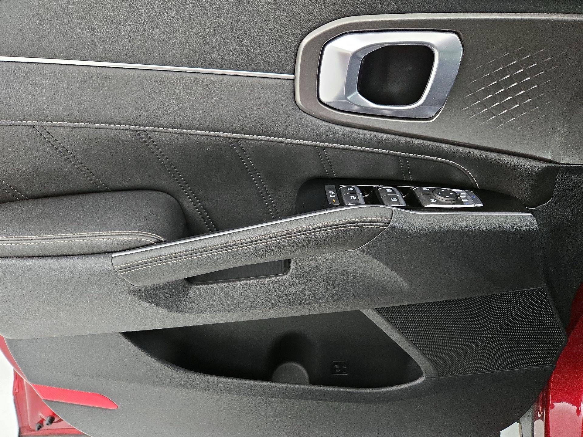Thumbnail: 2023 Kia Sorento - 12