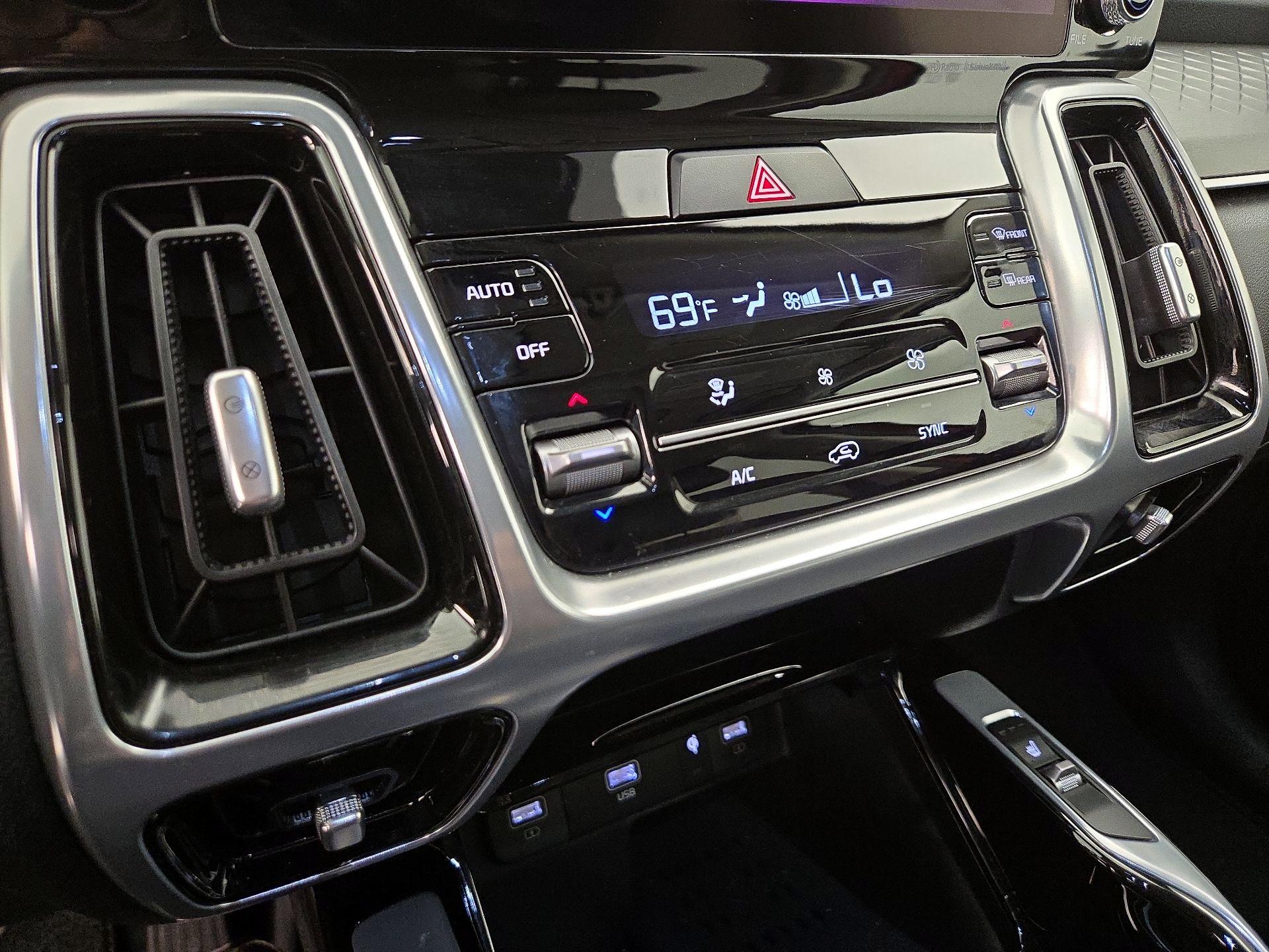 Thumbnail: 2023 Kia Sorento - 17