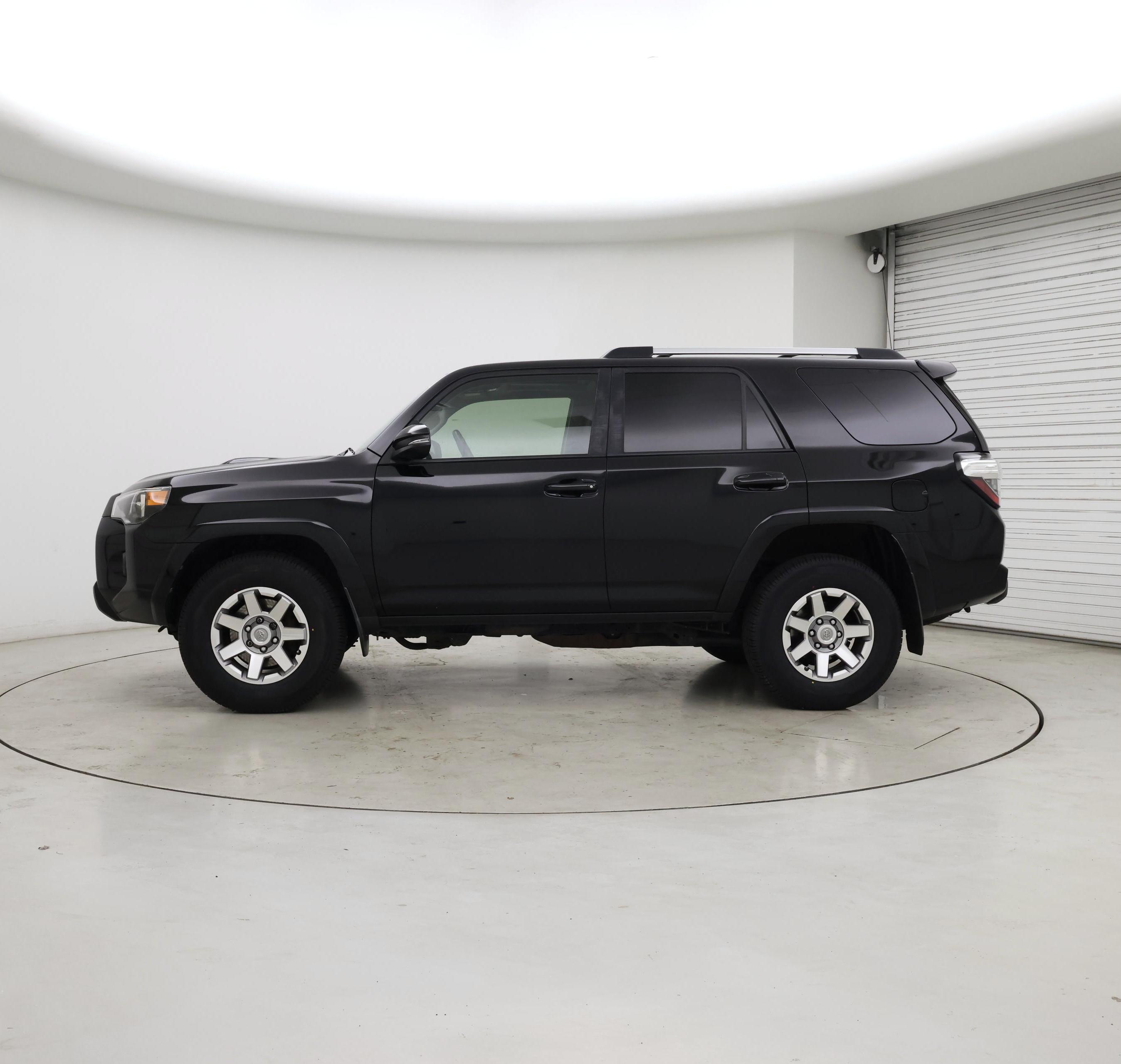 Thumbnail: 2016 Toyota 4Runner - 3