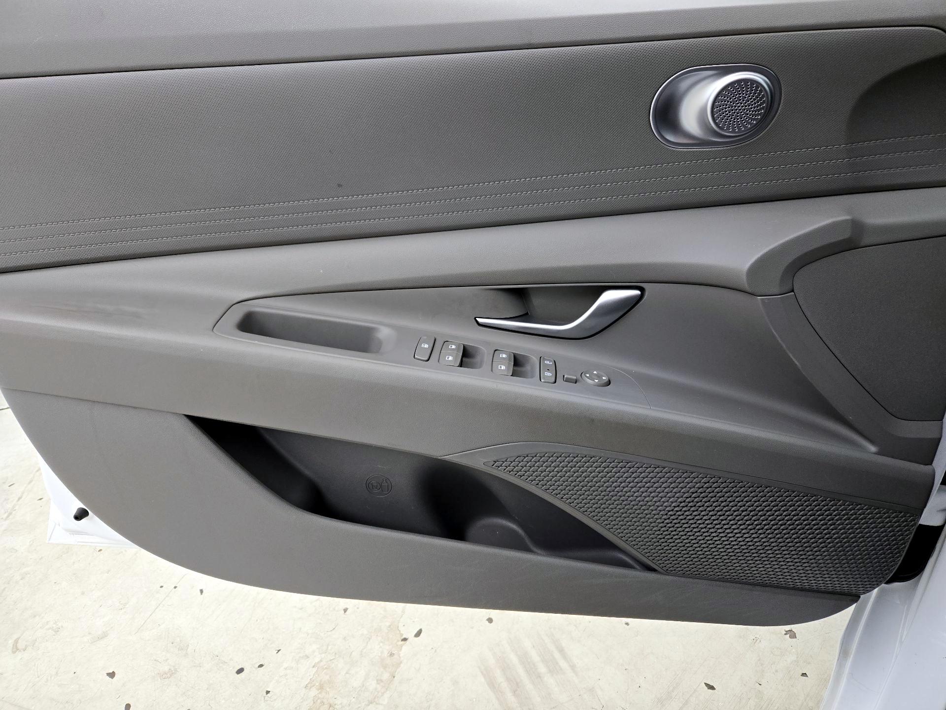 Thumbnail: 2022 Hyundai Elantra - 12