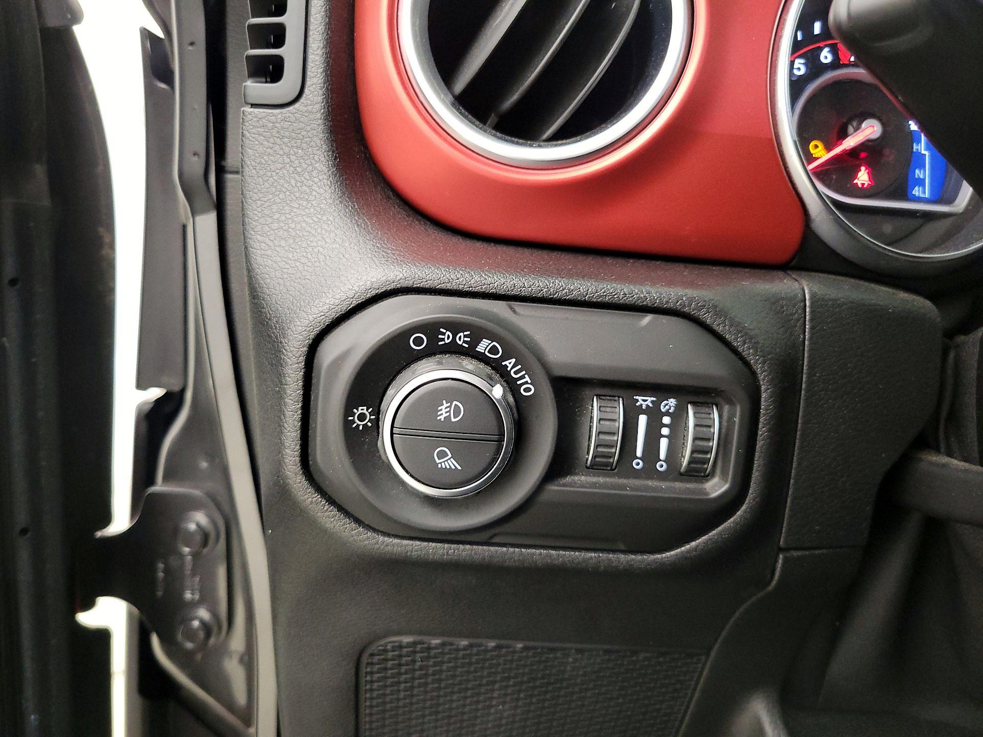 Thumbnail: 2021 Jeep Gladiator - 13