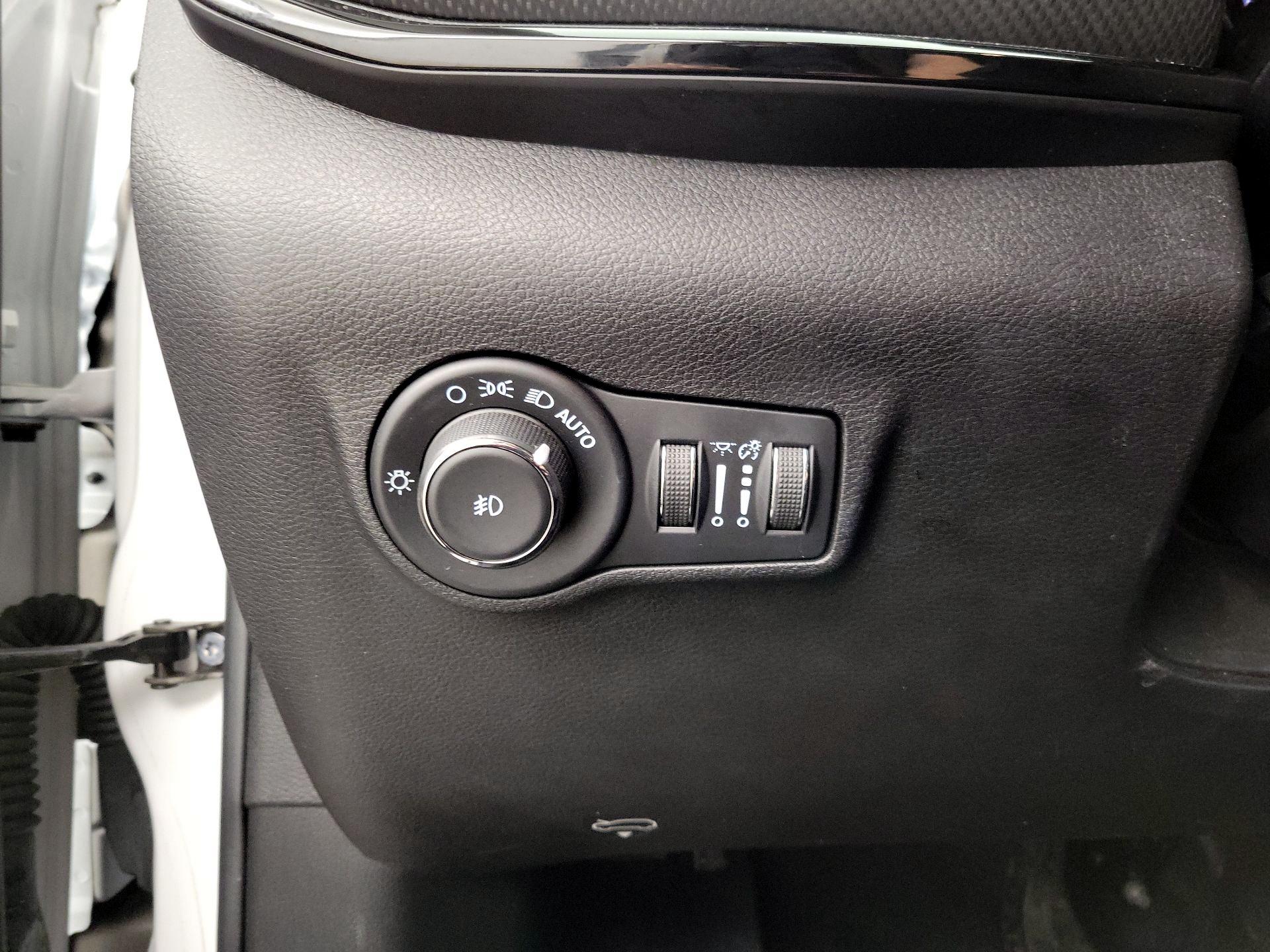 Thumbnail: 2022 Jeep Compass - 13