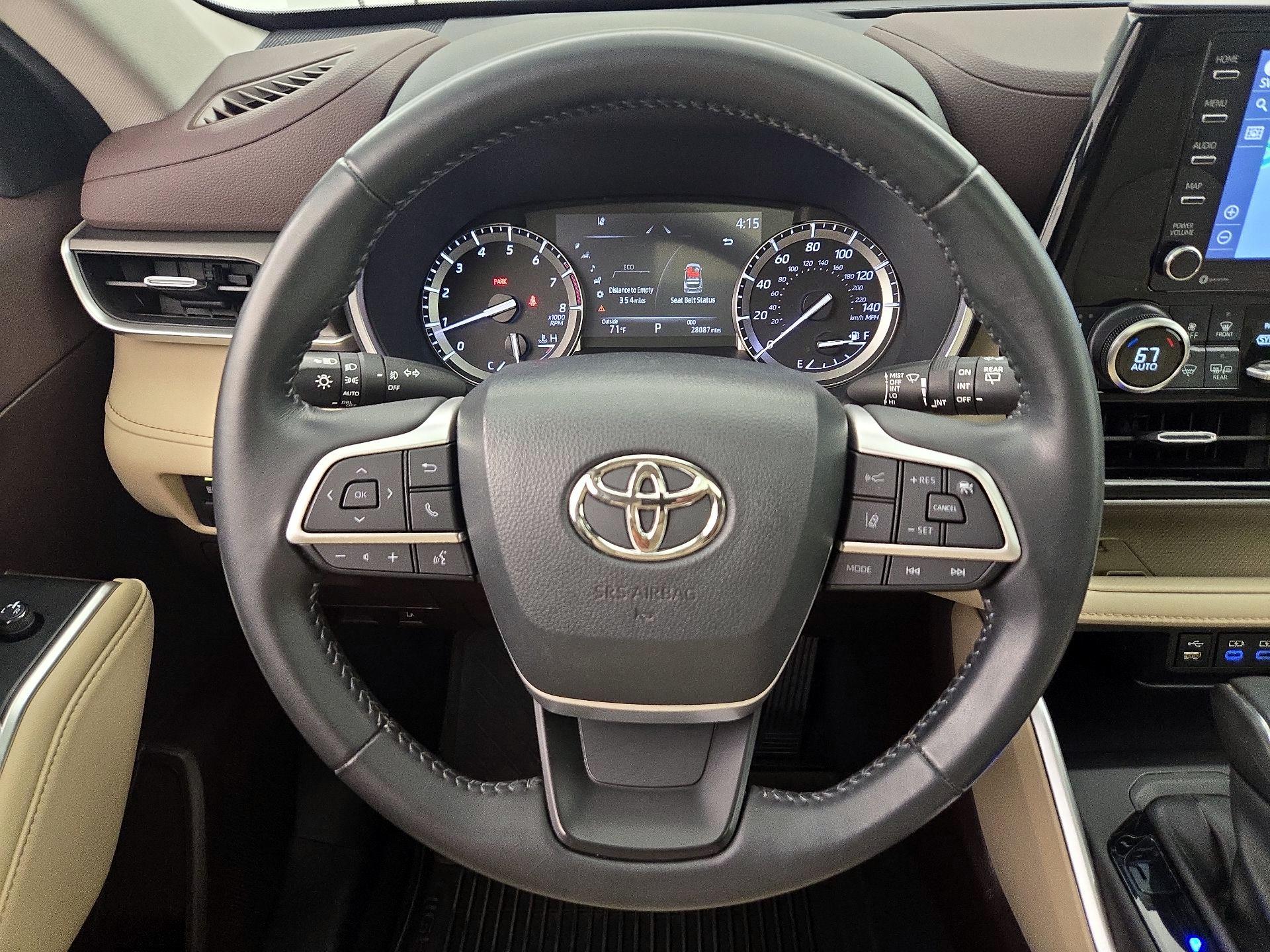 Thumbnail: 2022 Toyota Highlander - 10