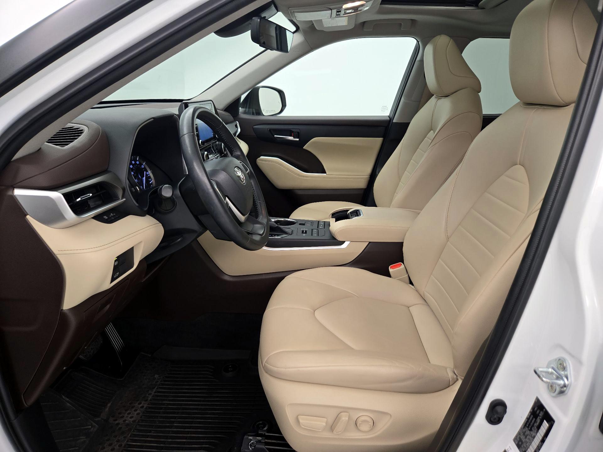 Thumbnail: 2022 Toyota Highlander - 11