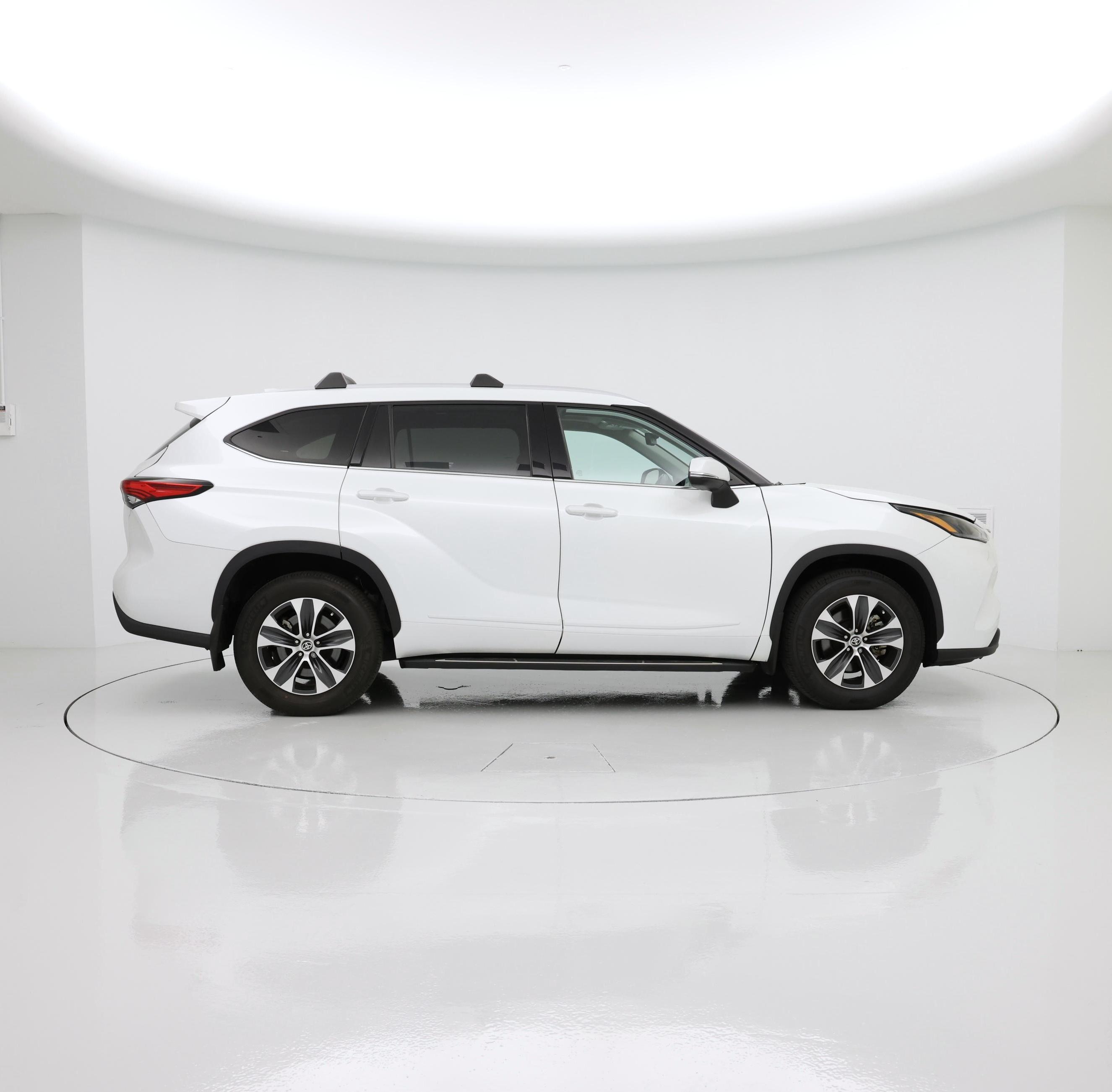 Thumbnail: 2022 Toyota Highlander - 7