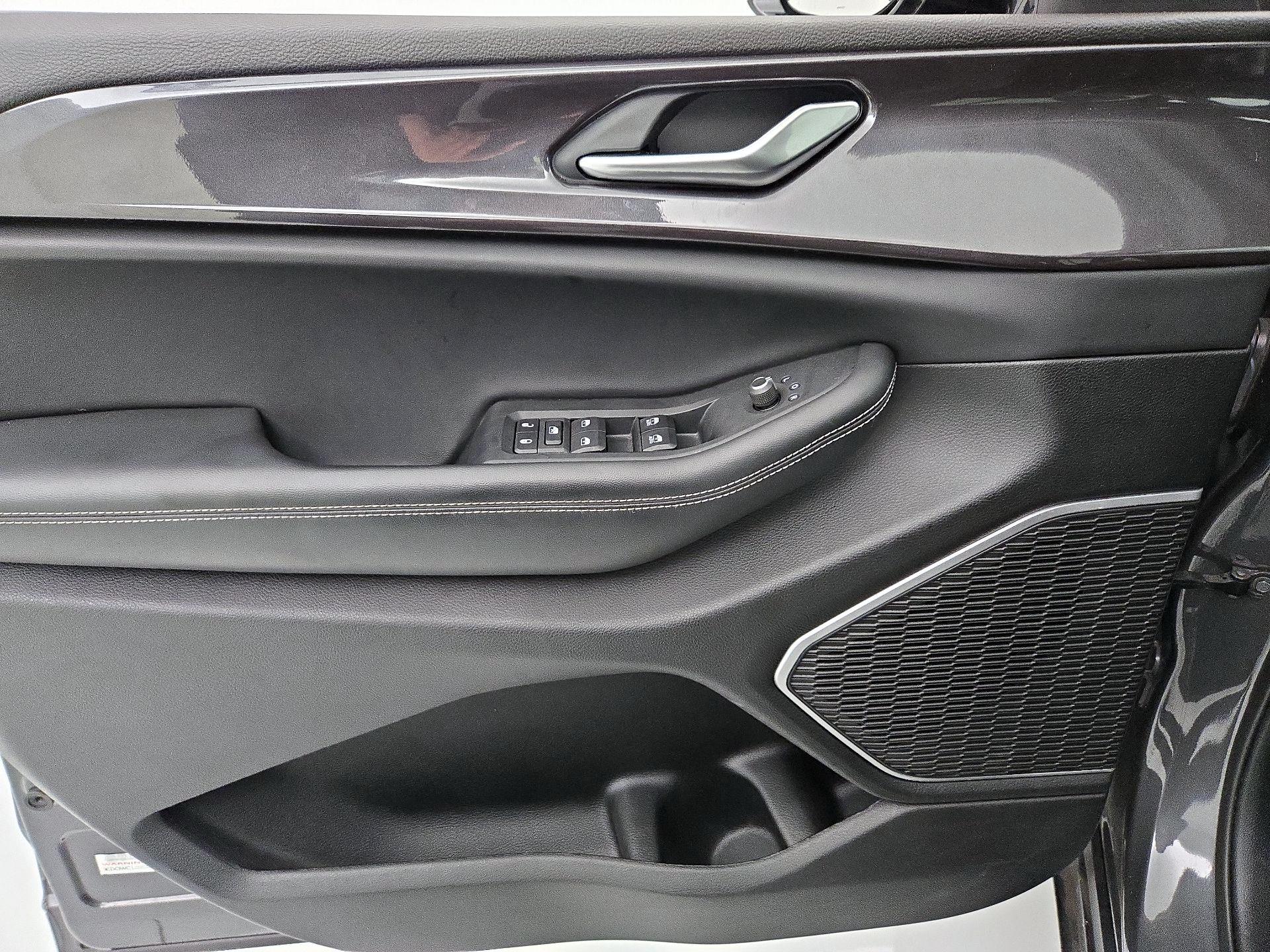 Thumbnail: 2022 Jeep Grand Cherokee - 12