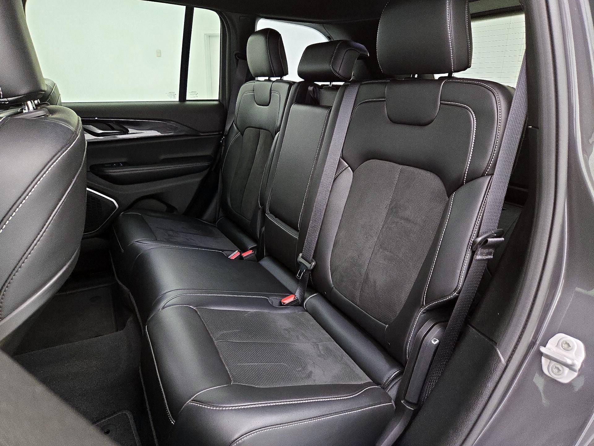 Thumbnail: 2022 Jeep Grand Cherokee - 20