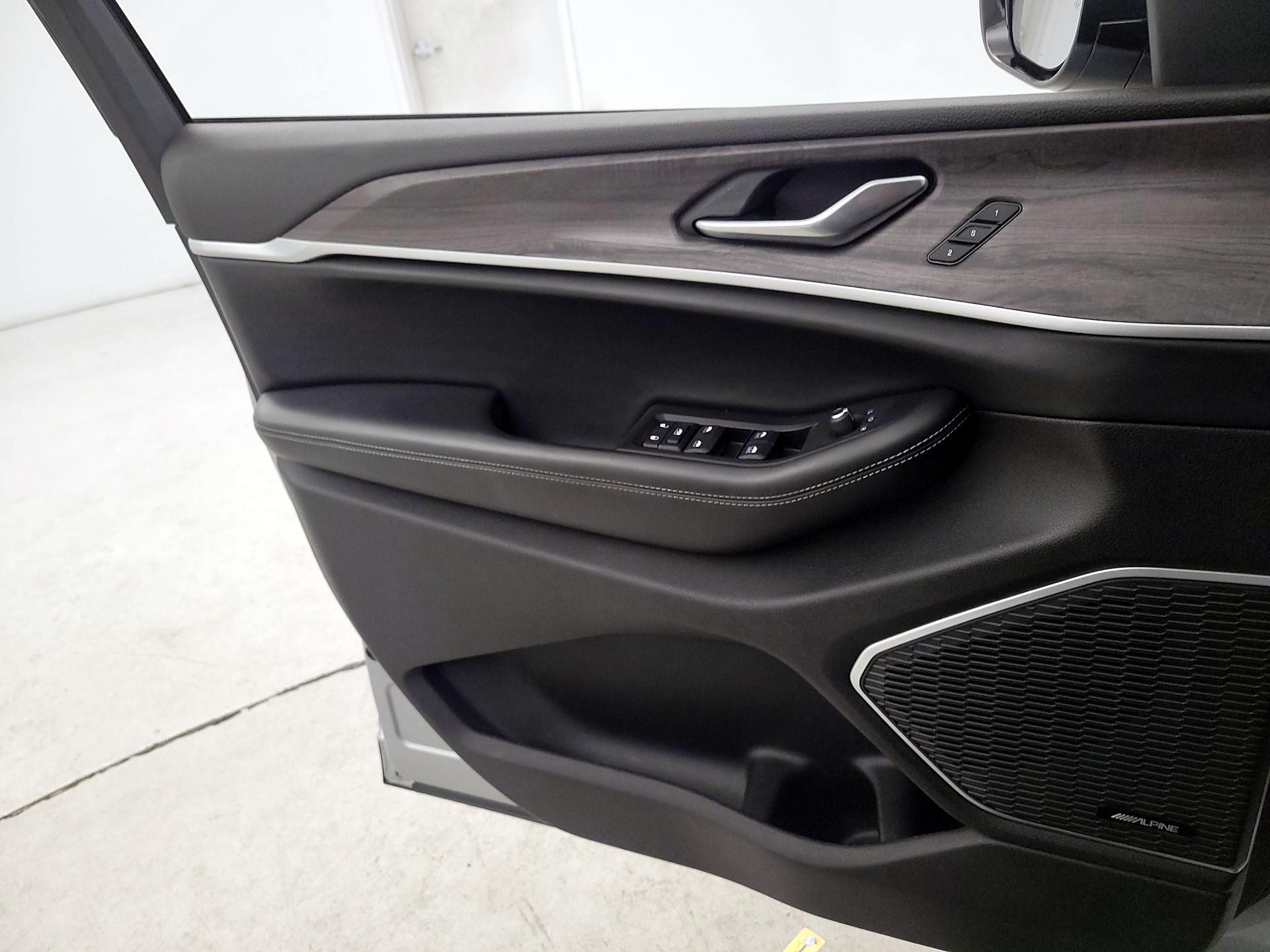 Thumbnail: 2022 Jeep Grand Cherokee - 12