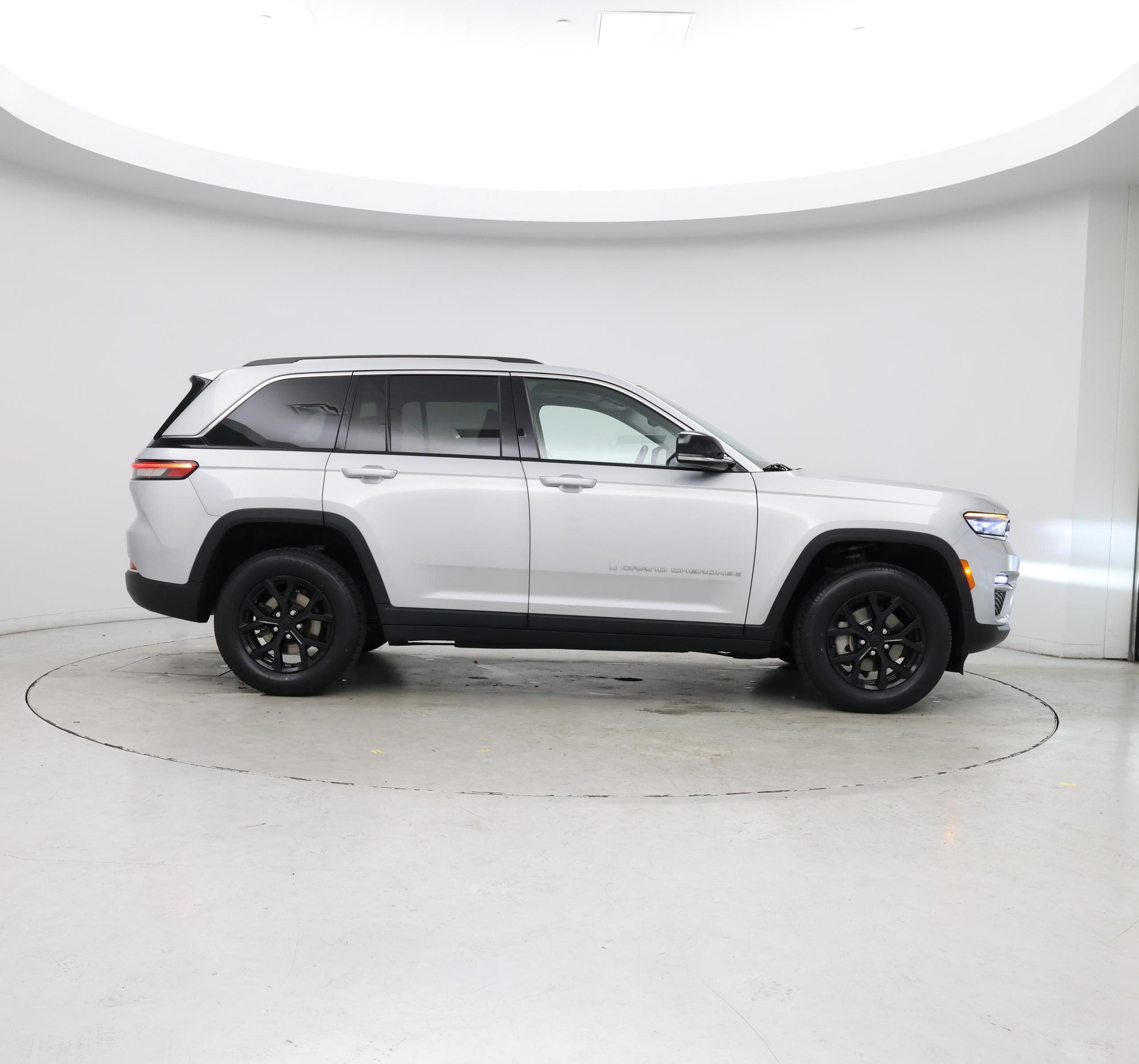 Thumbnail: 2022 Jeep Grand Cherokee - 7