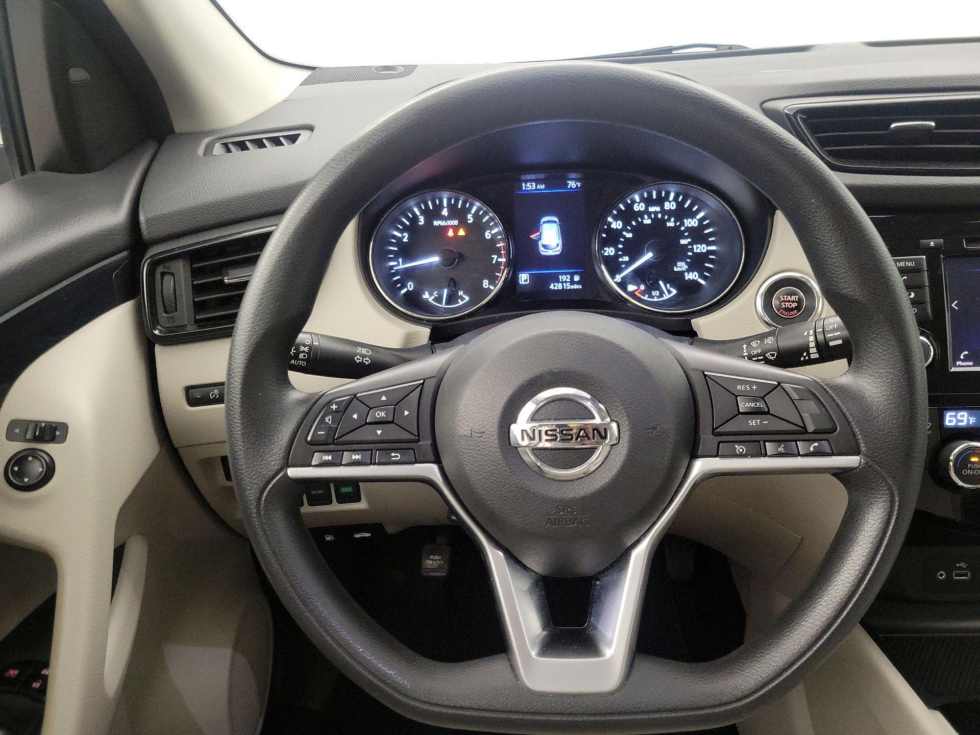 Thumbnail: 2020 Nissan Rogue Sport - 10