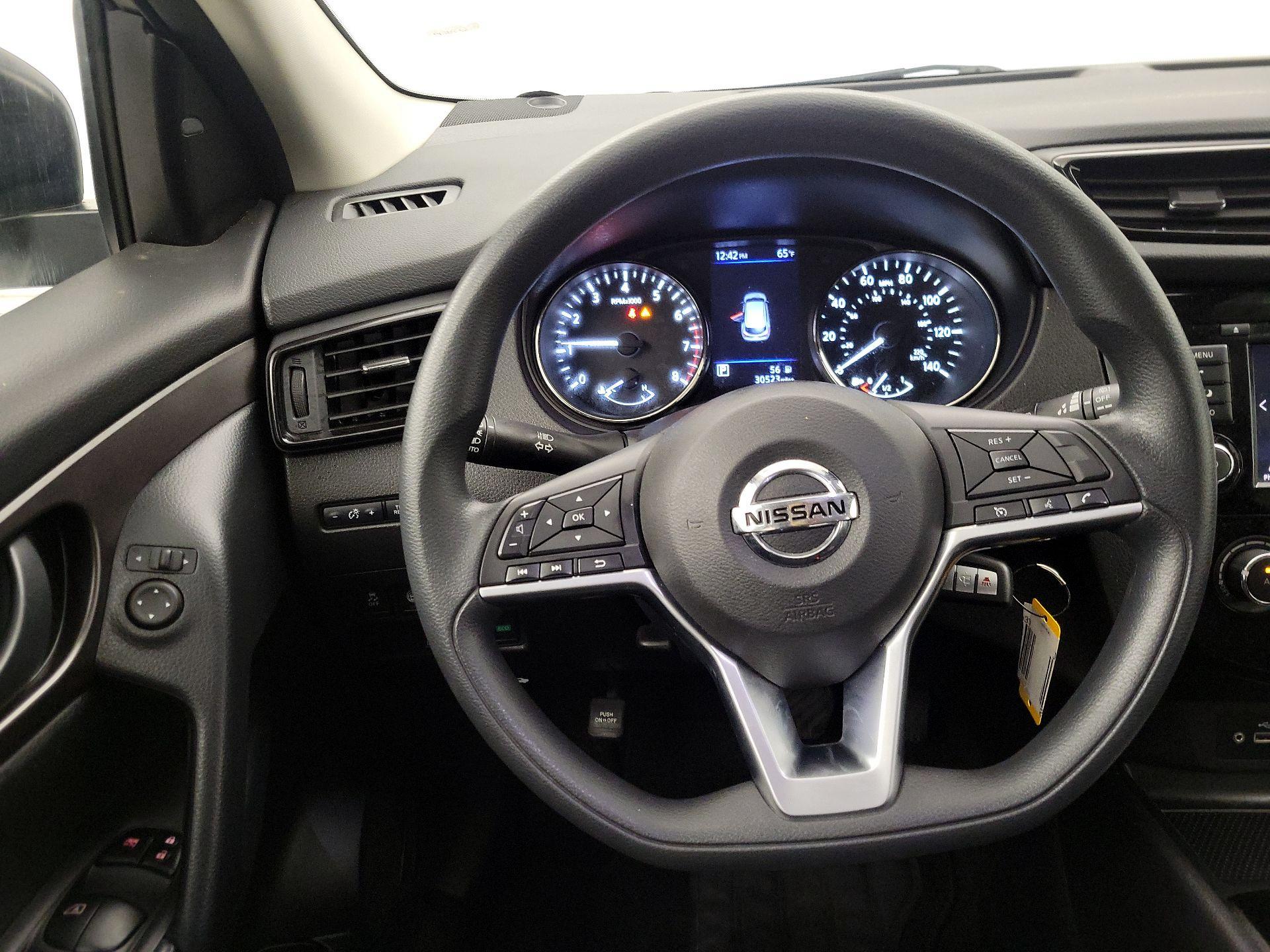 Thumbnail: 2020 Nissan Rogue Sport - 10