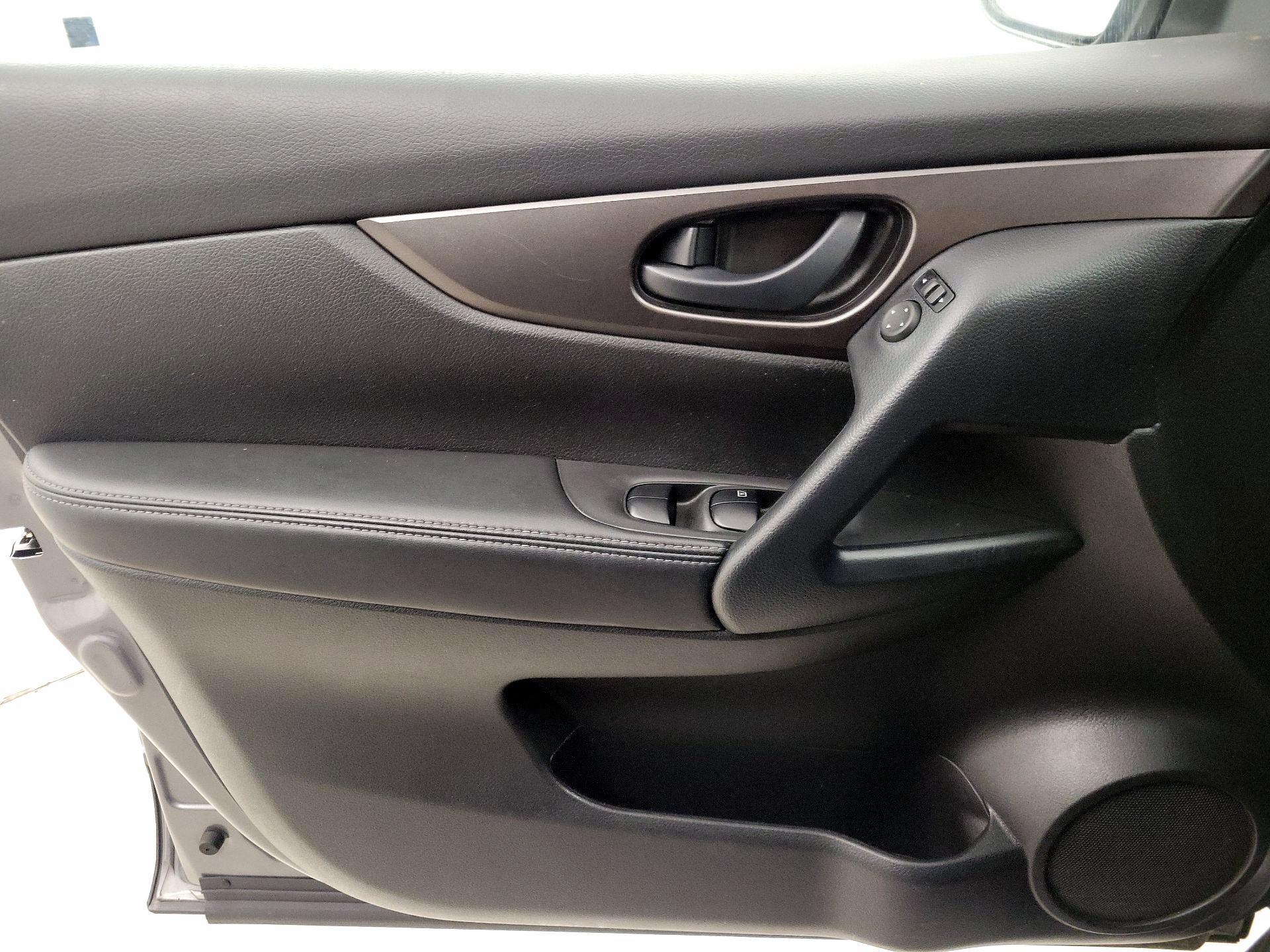 Thumbnail: 2020 Nissan Rogue Sport - 12