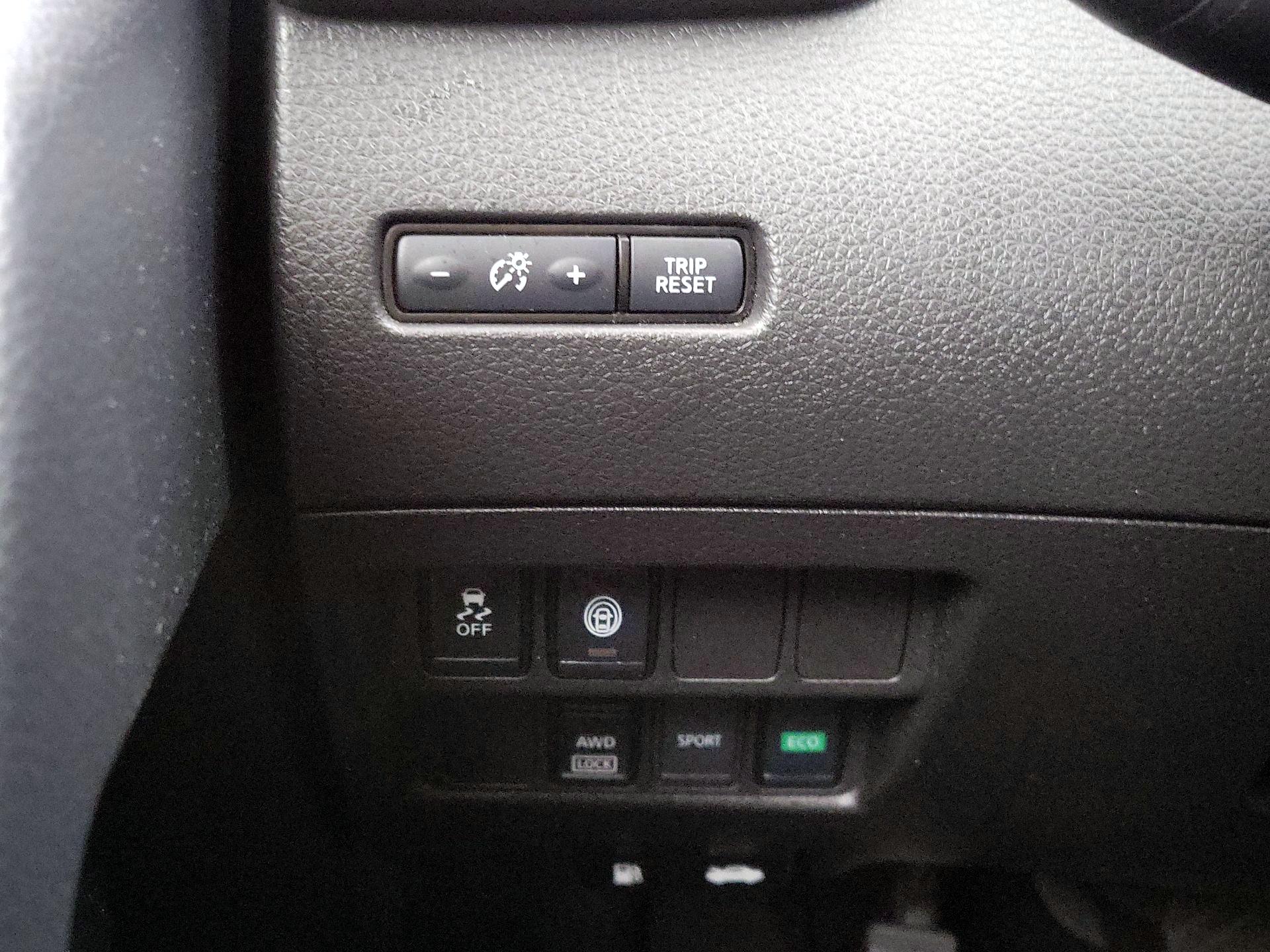 Thumbnail: 2020 Nissan Rogue Sport - 13