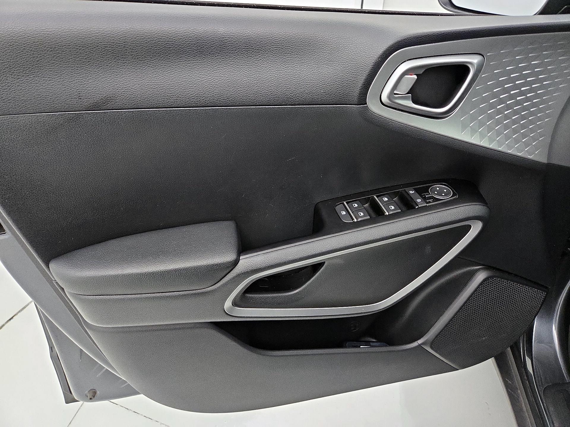 Thumbnail: 2023 Kia Soul - 12