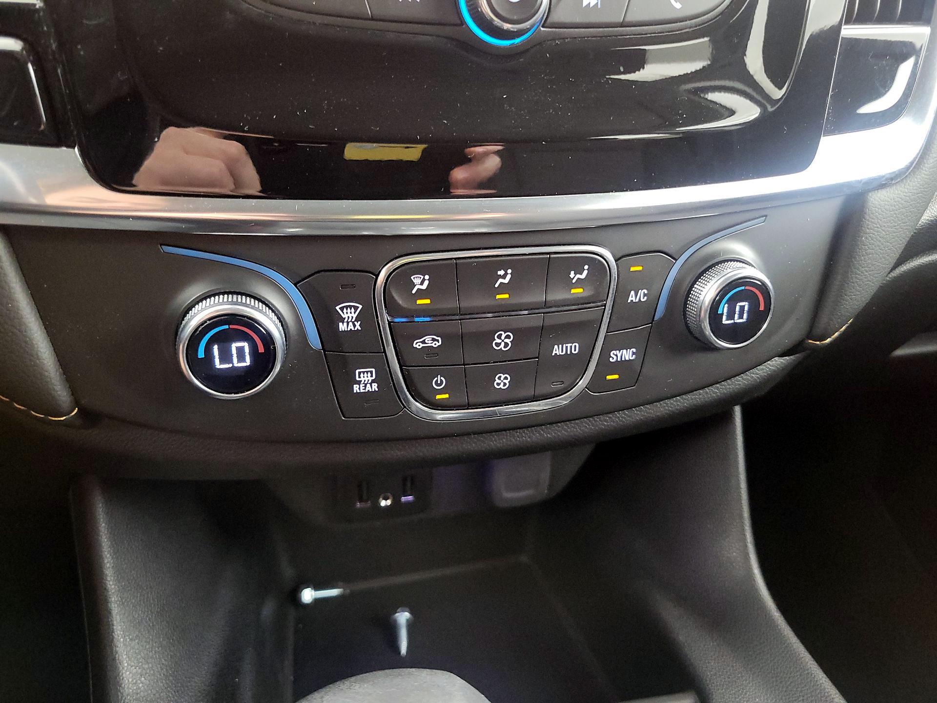 Thumbnail: 2021 Chevrolet Traverse - 16