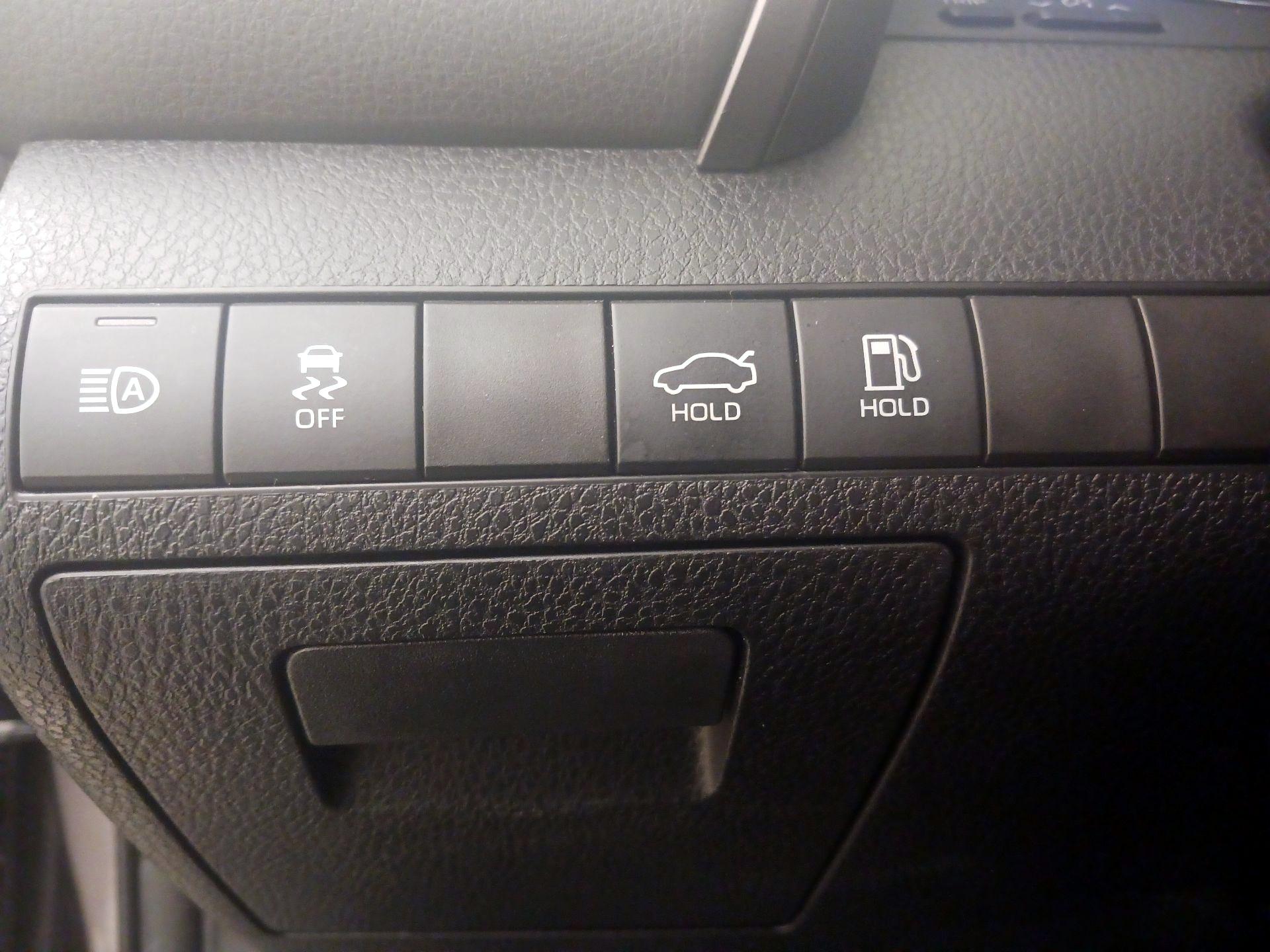 Thumbnail: 2019 Toyota Camry - 13