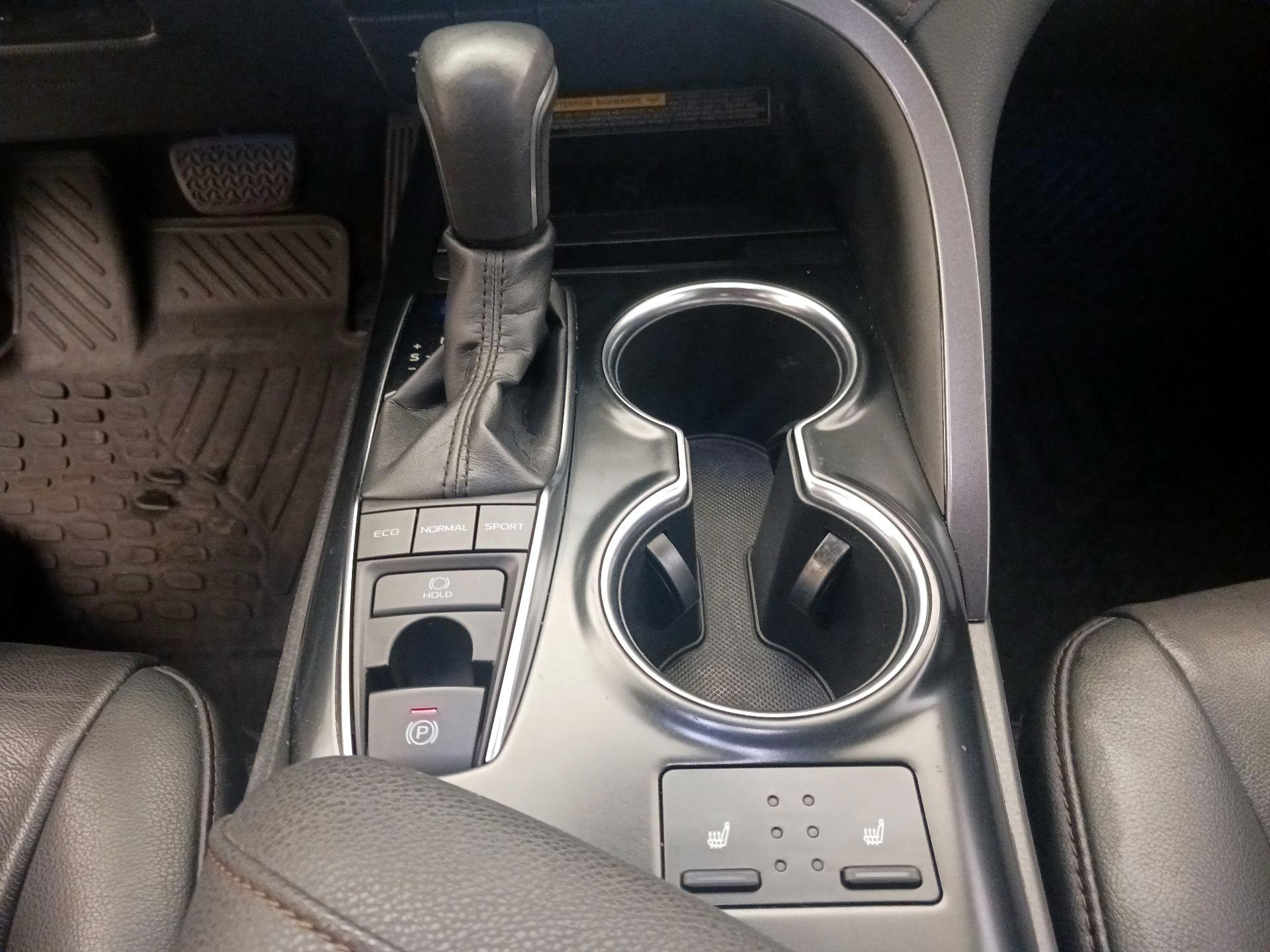 Thumbnail: 2019 Toyota Camry - 17