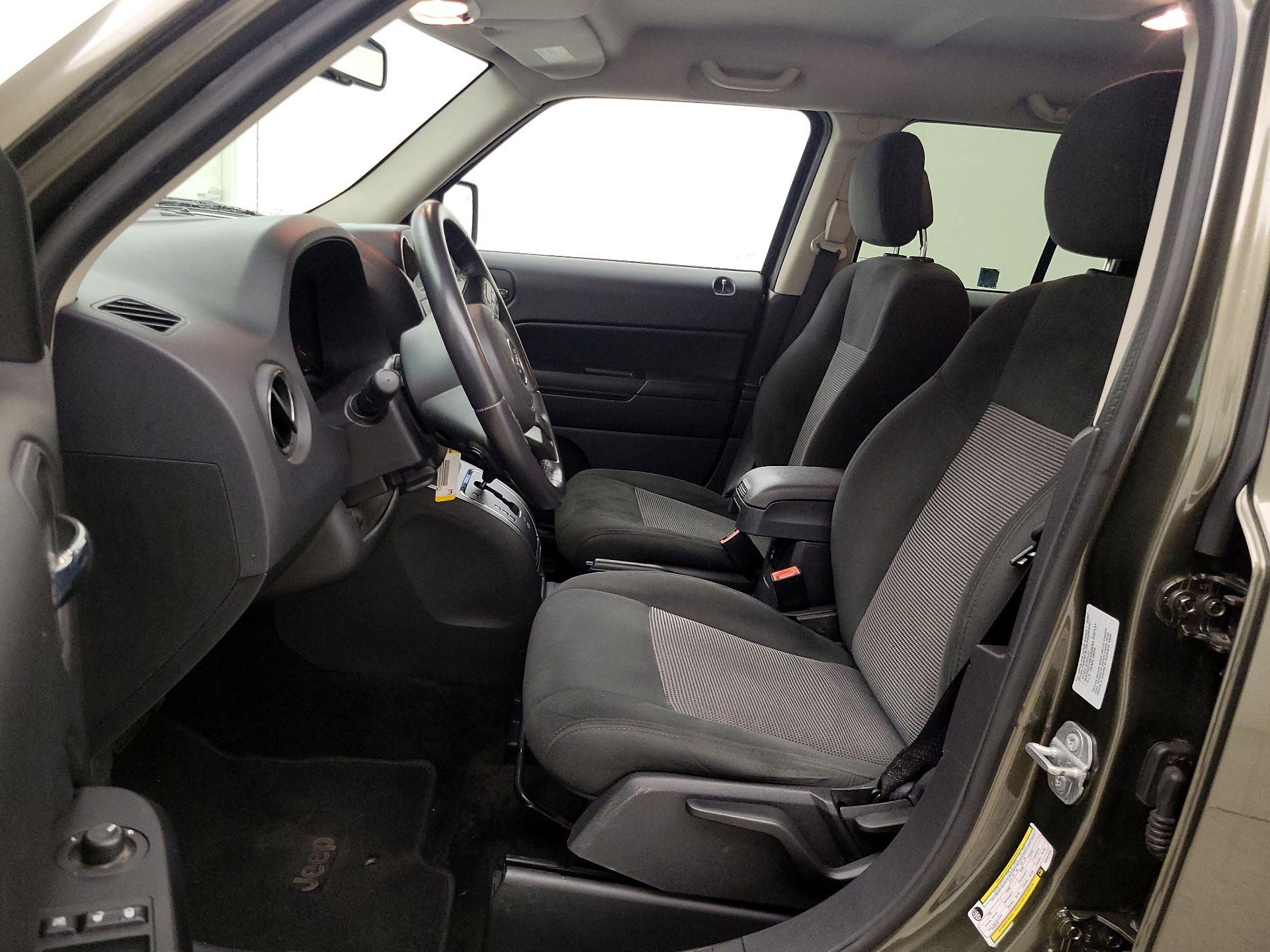 Thumbnail: 2016 Jeep Patriot - 11