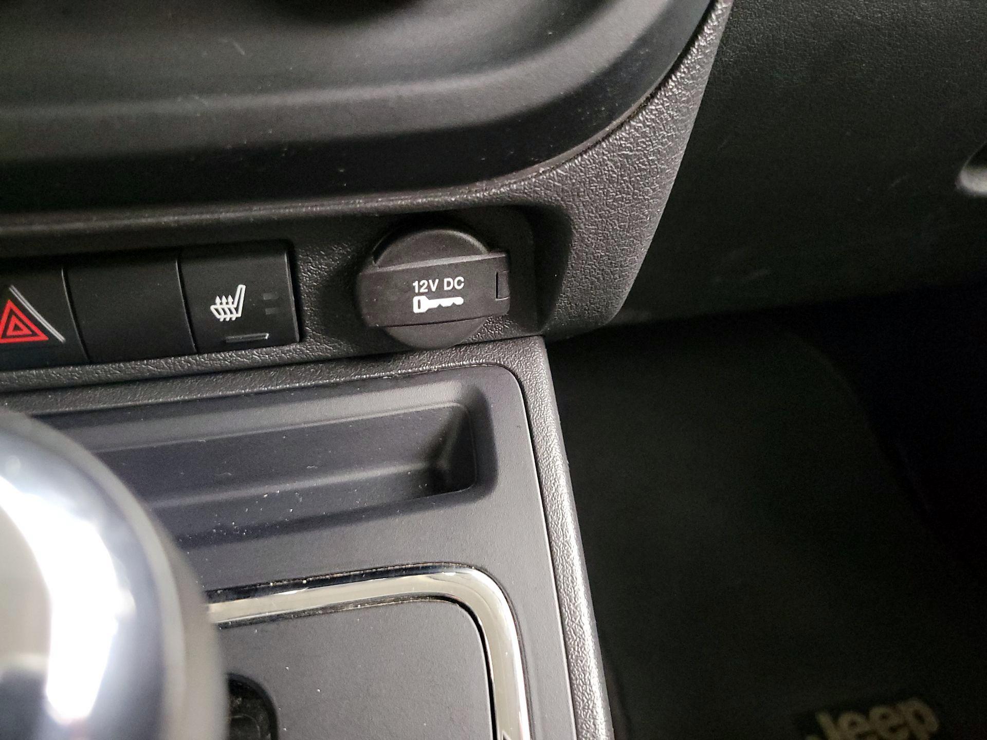 Thumbnail: 2016 Jeep Patriot - 16