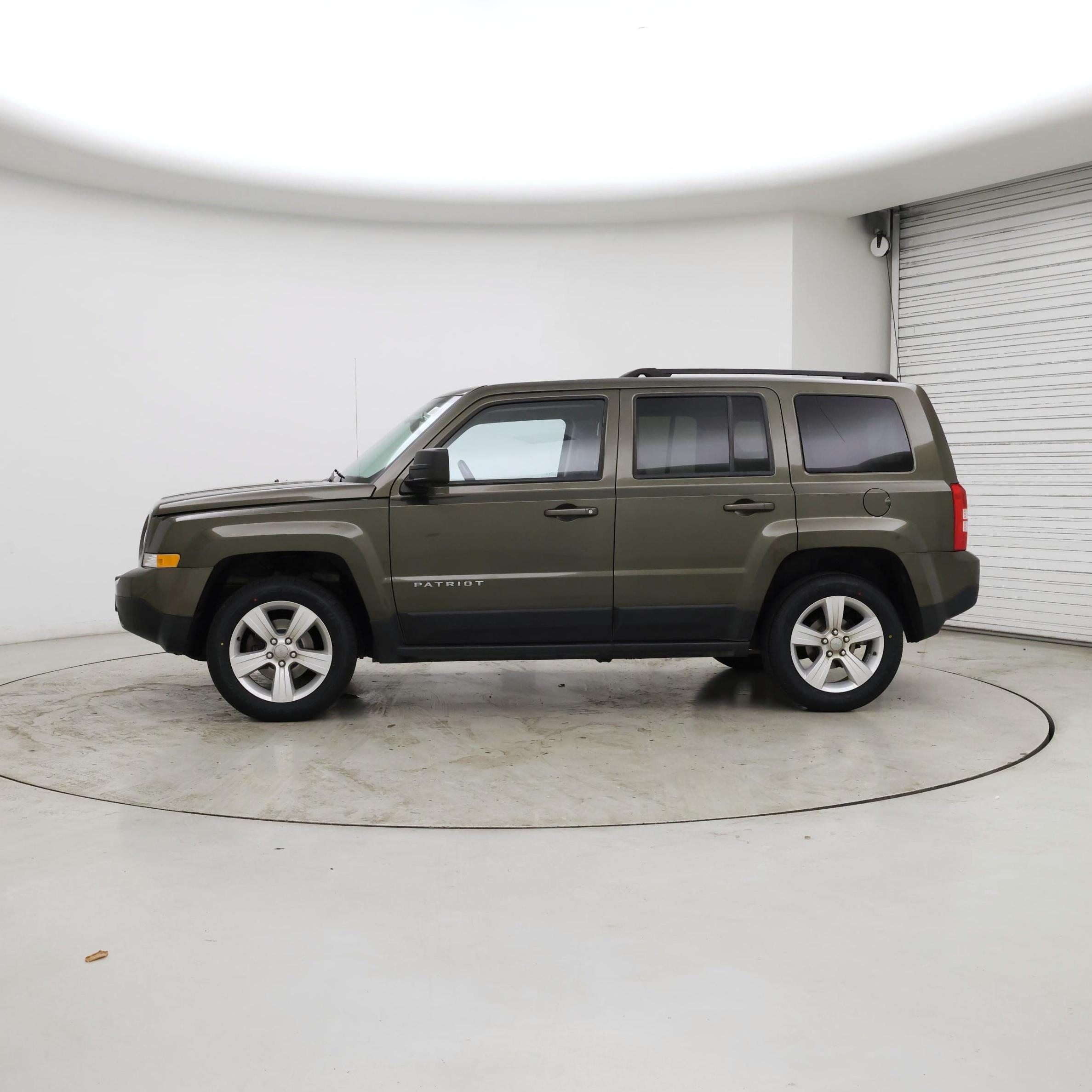 Thumbnail: 2016 Jeep Patriot - 3