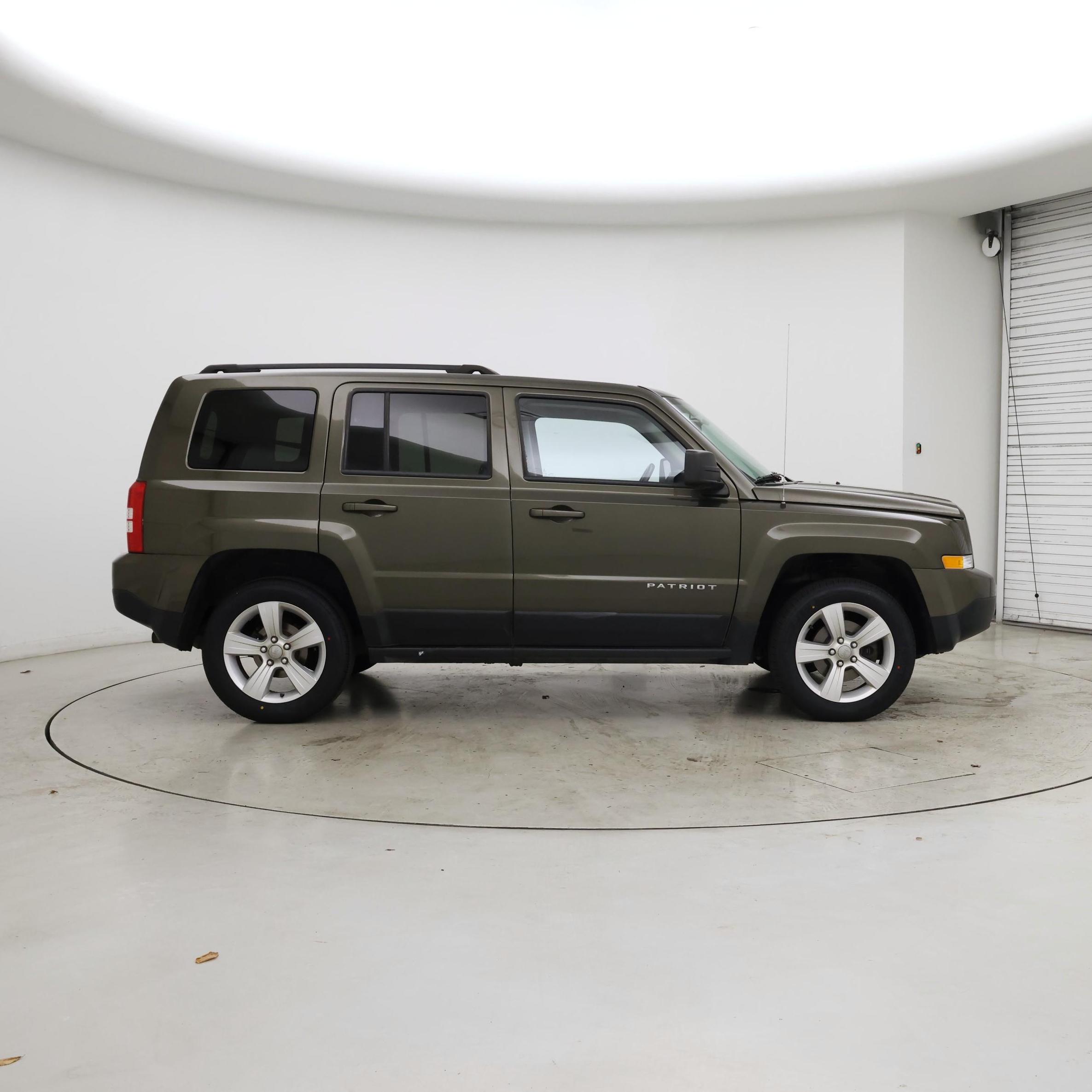 Thumbnail: 2016 Jeep Patriot - 7